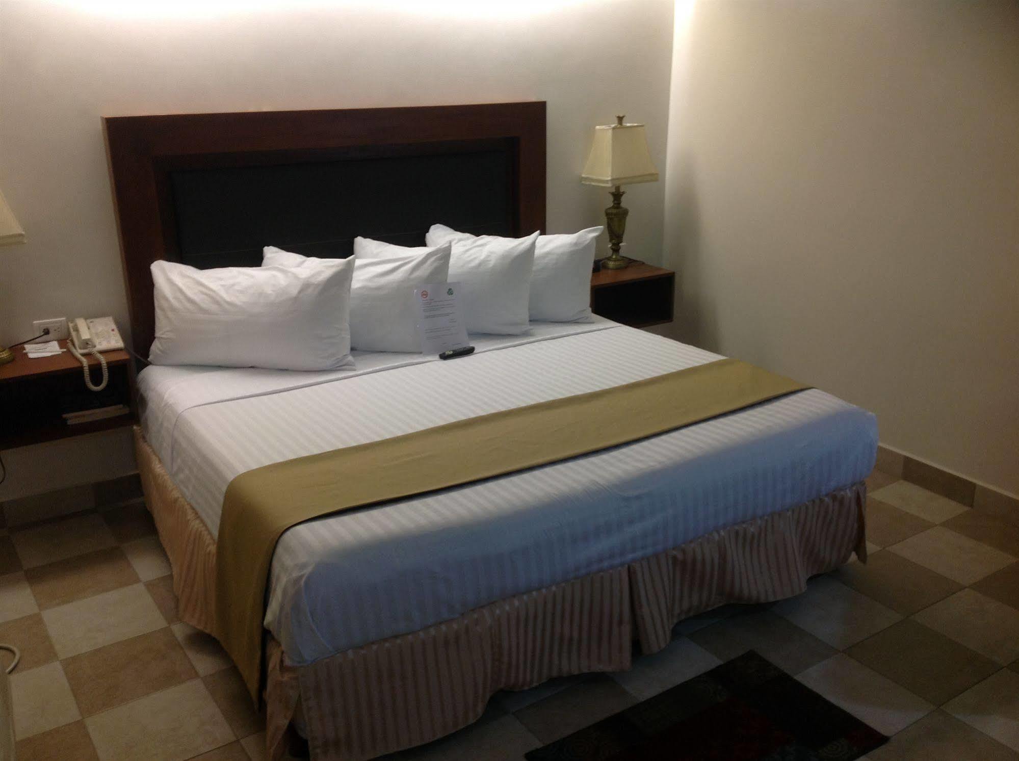 Hotel Western Plaza