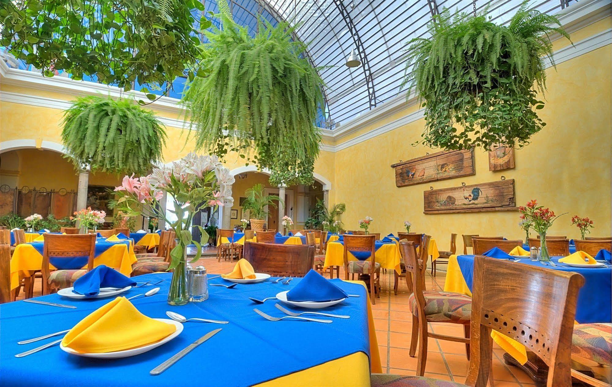 La Casa De Patios & Sayula