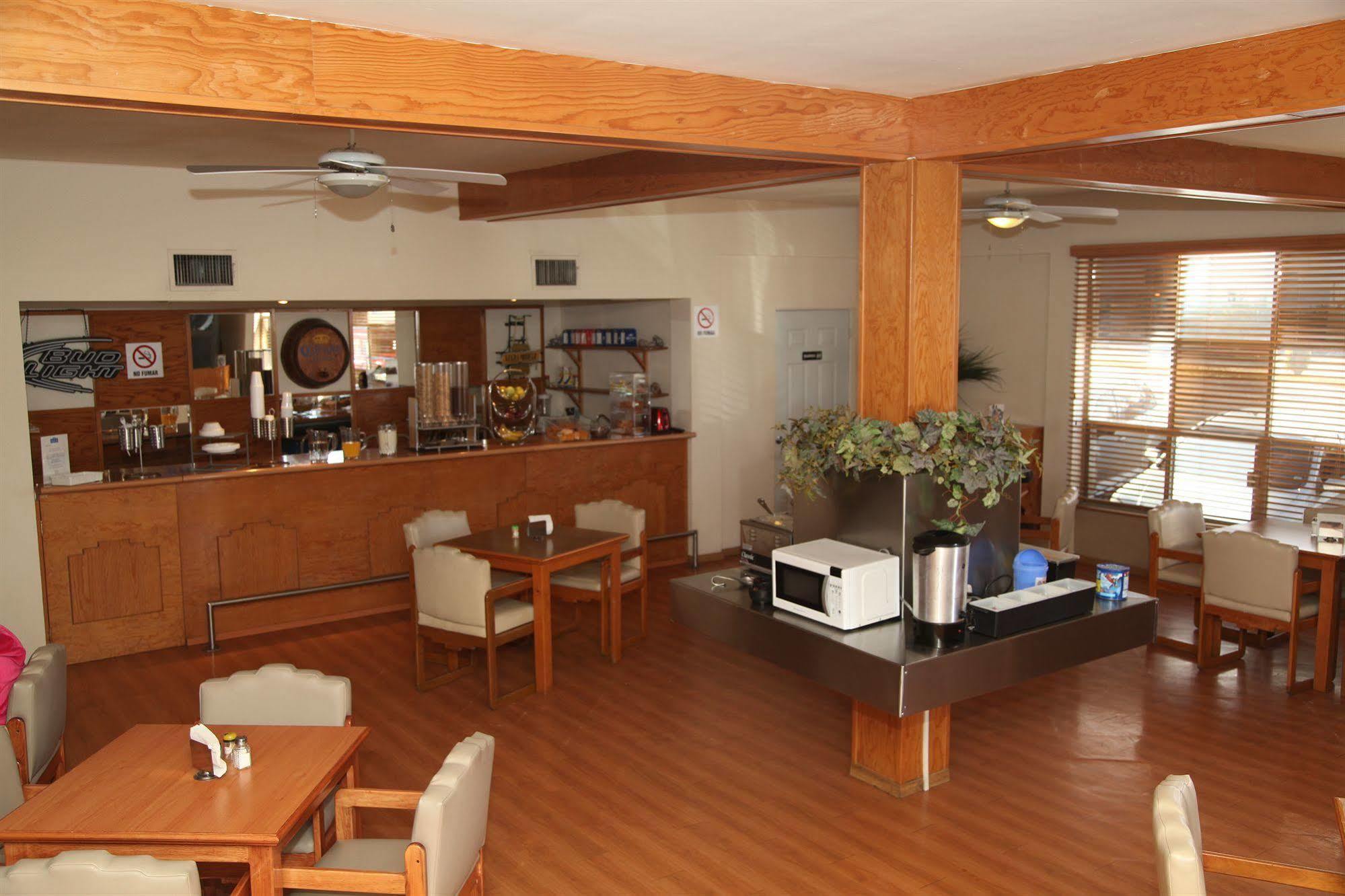 Inn American Inn Hotel & Suites Parral 4*