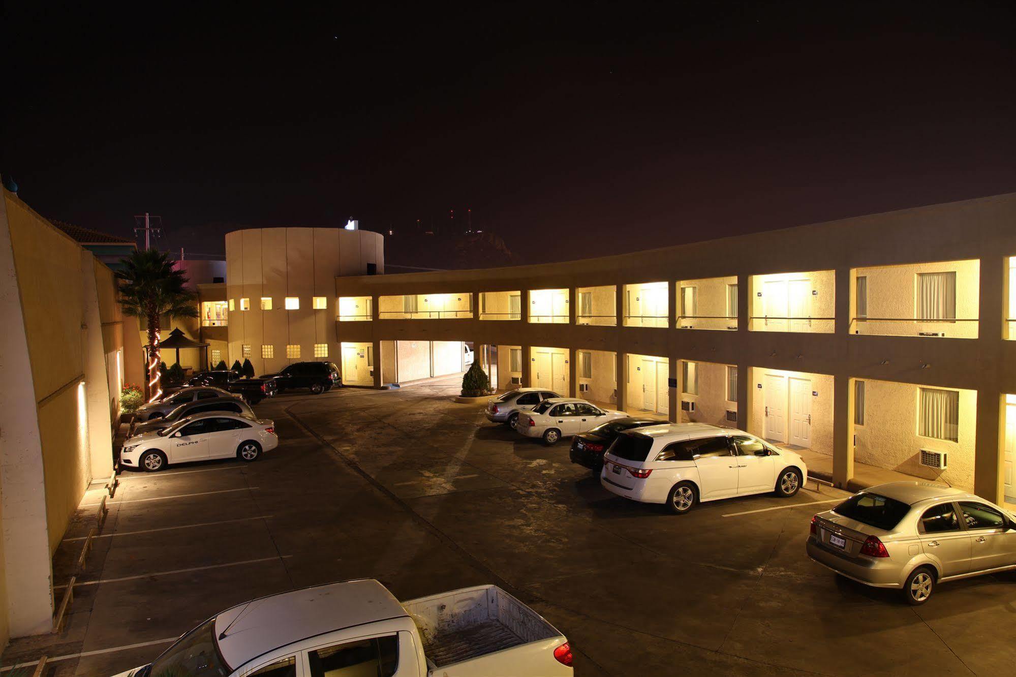 American Inn Hotel & Suites Parral Inn 4*
