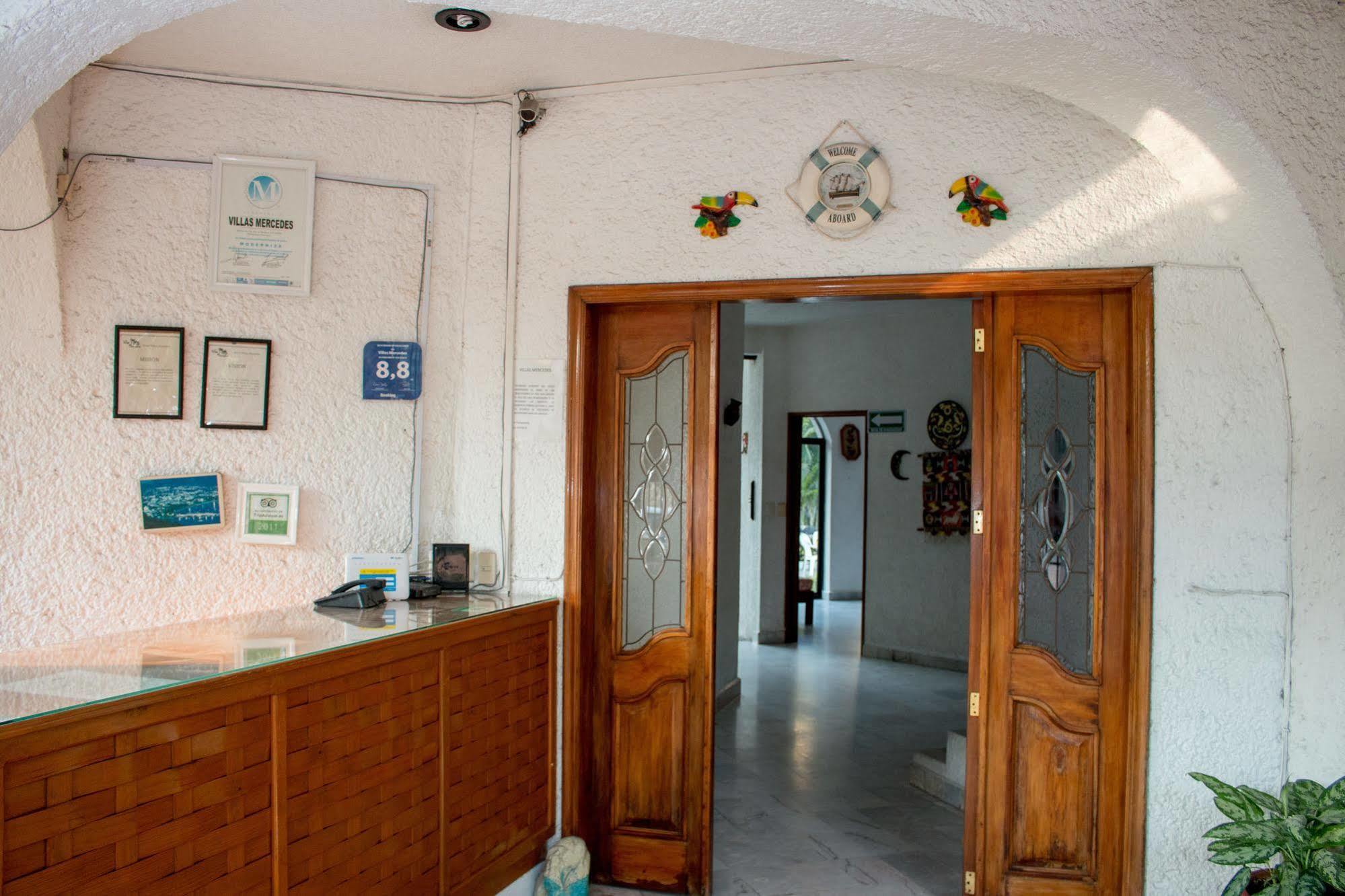 Mercedes Hotel Zihuatanejo