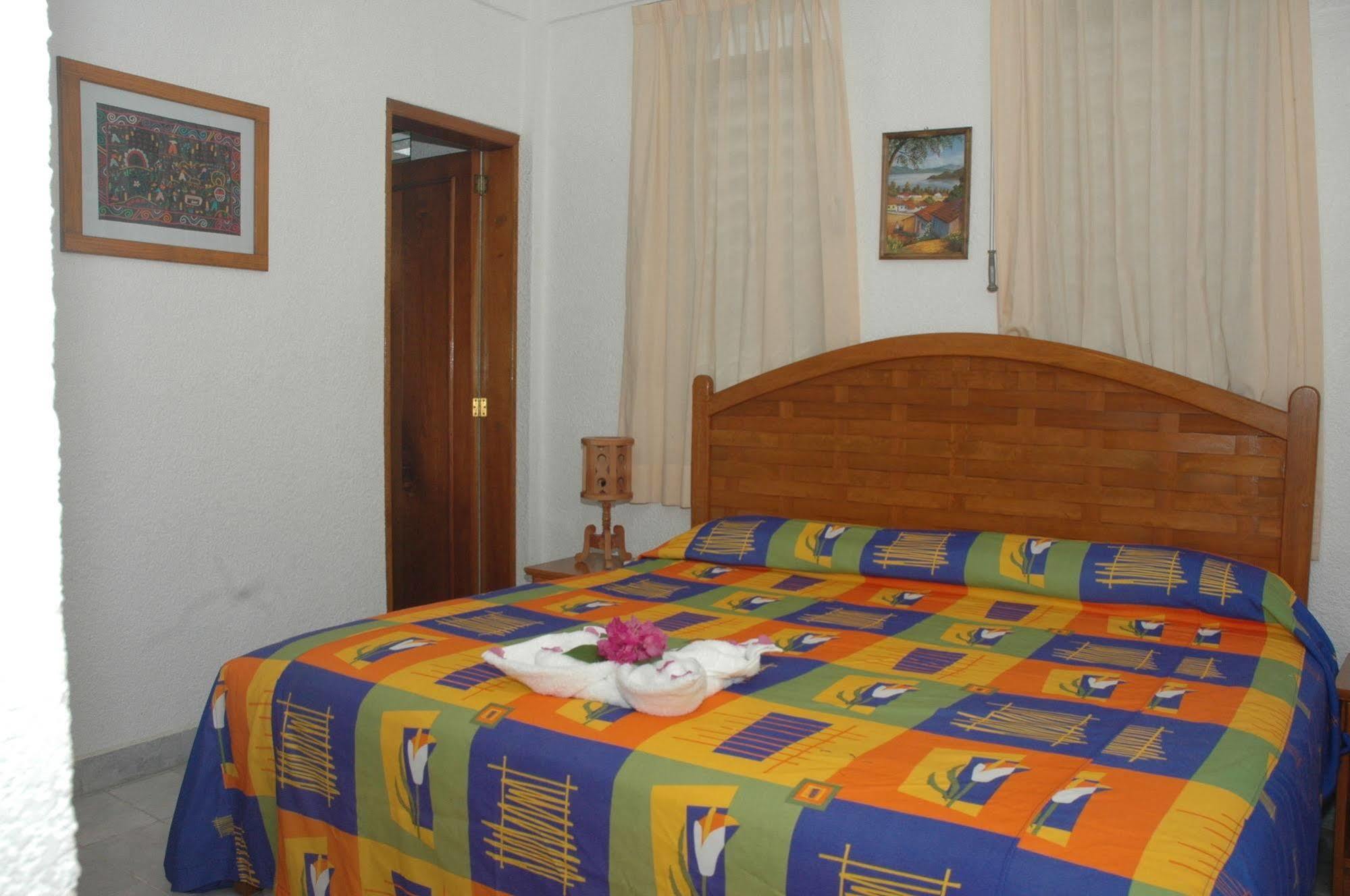 Mercedes Zihuatanejo