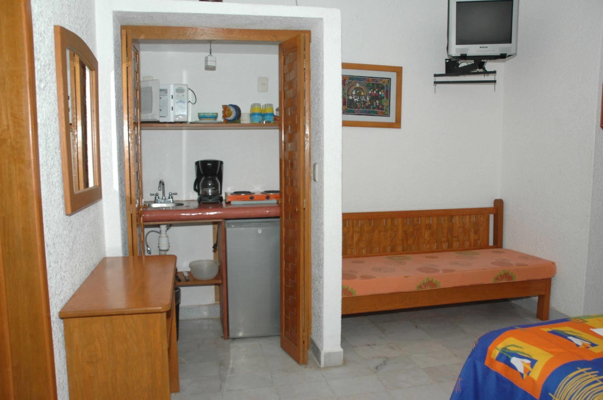 Mercedes 3* Zihuatanejo