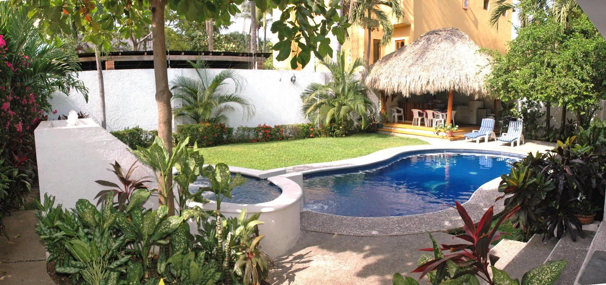 Mercedes Zihuatanejo