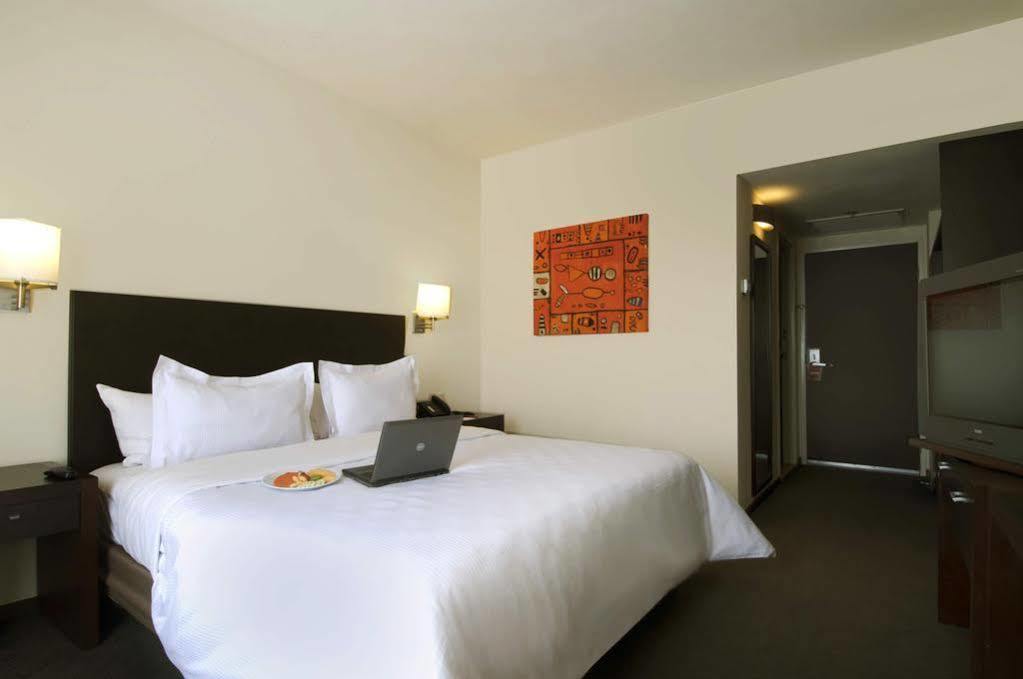 Fiesta Express Hotel 4*