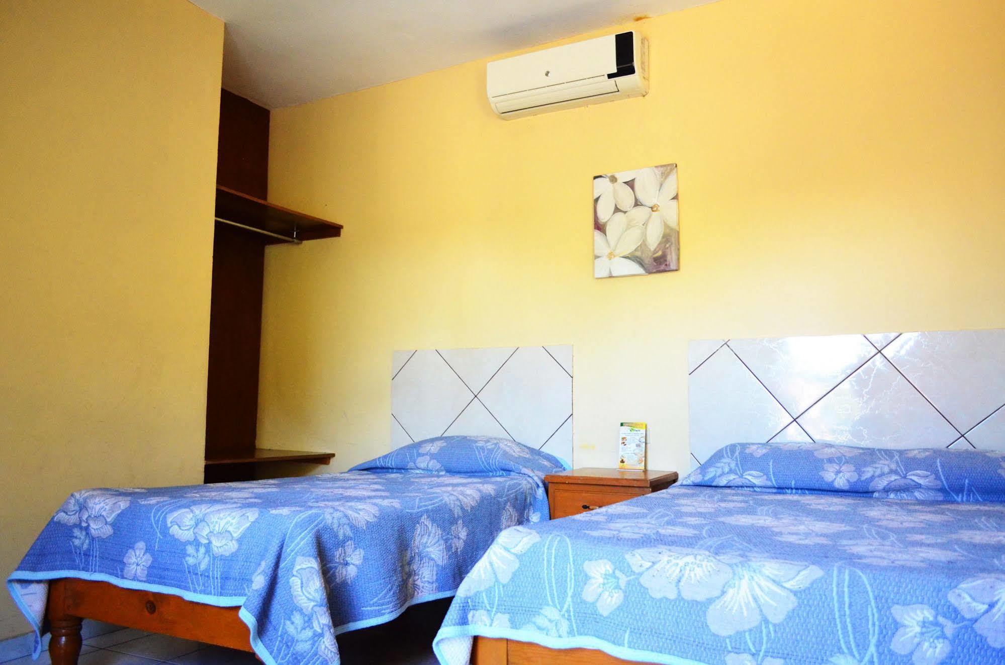 Hotel Olivos 3*