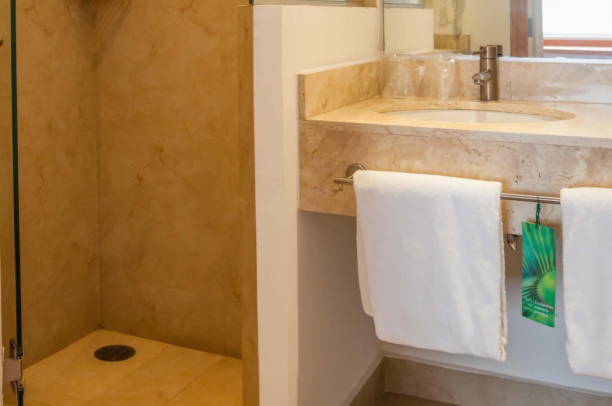 One Forum Hotel 3*