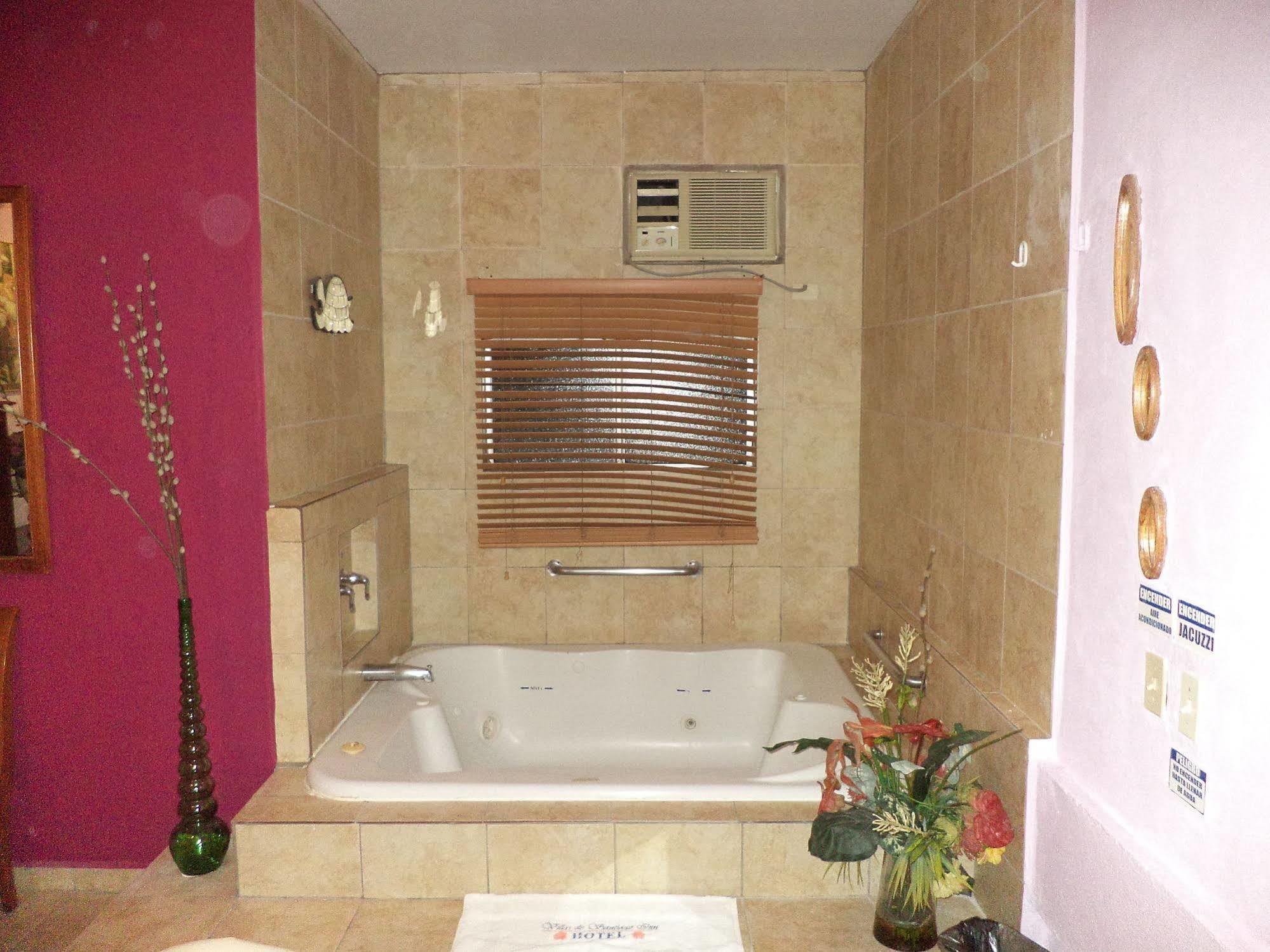 De Santiago Hotel