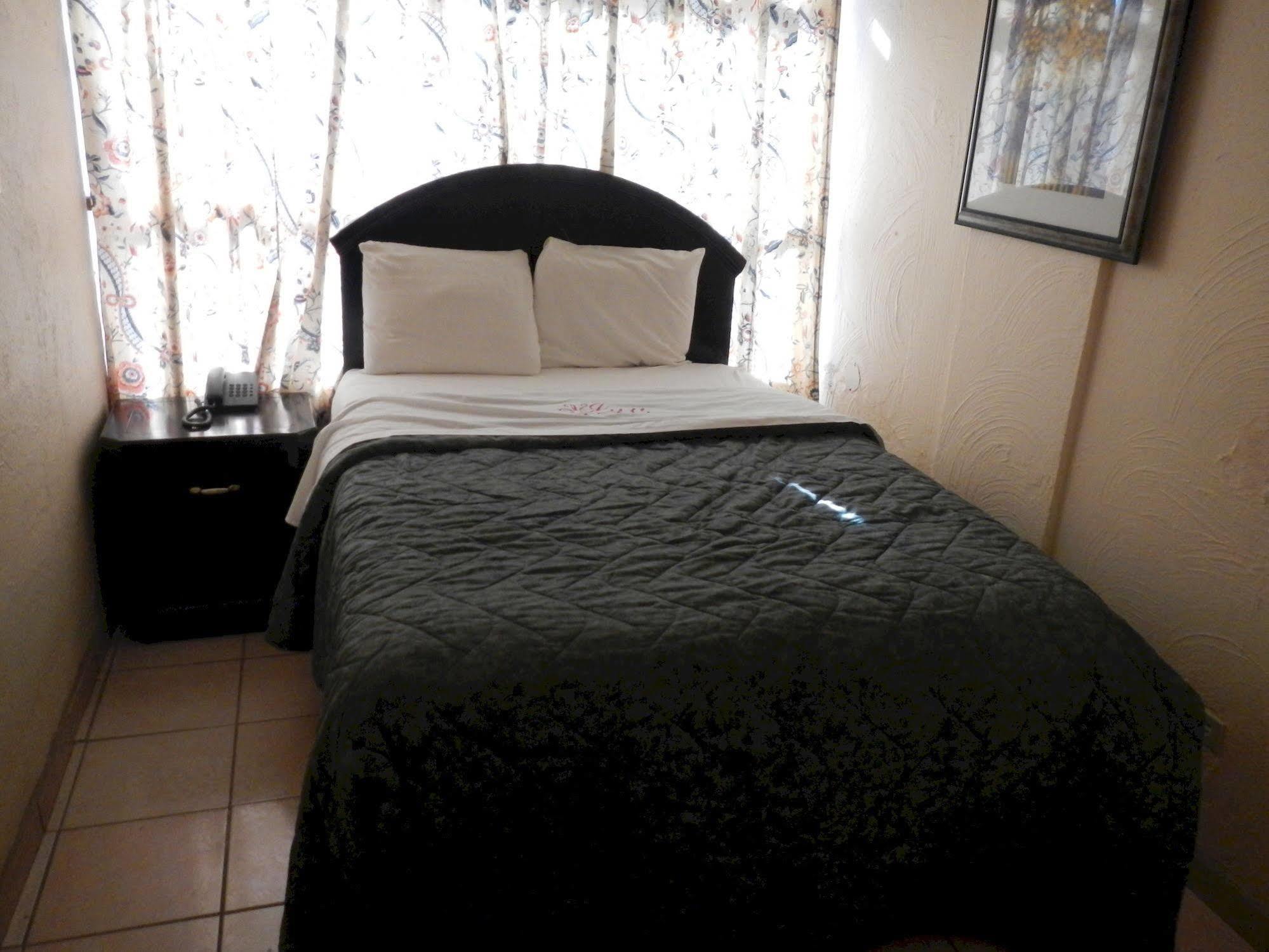 Adults Only Inn 3*