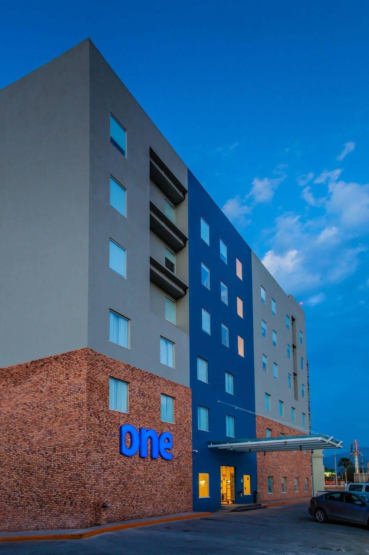 One 3* Monclova