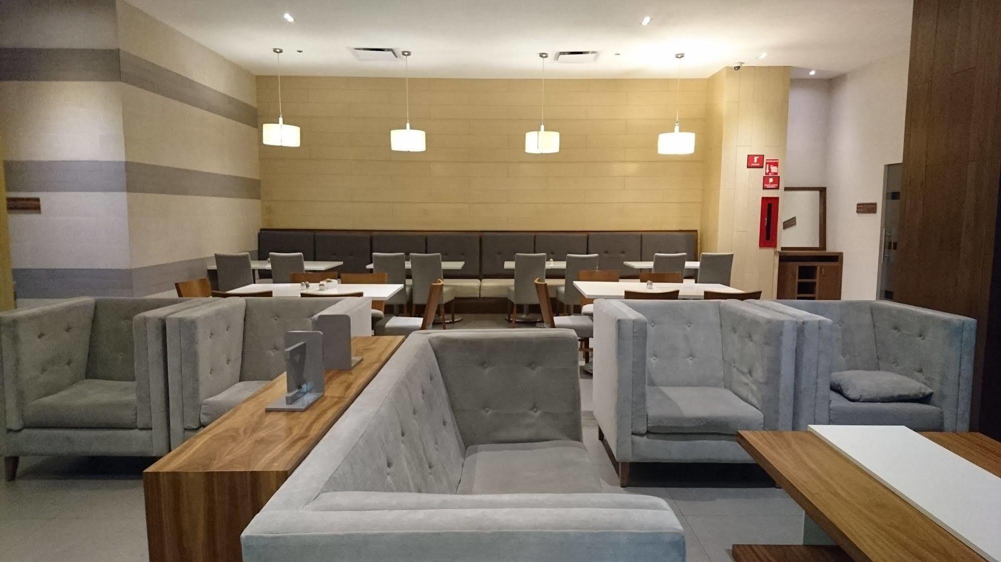 Hotel Hampton By Hilton Hermosillo