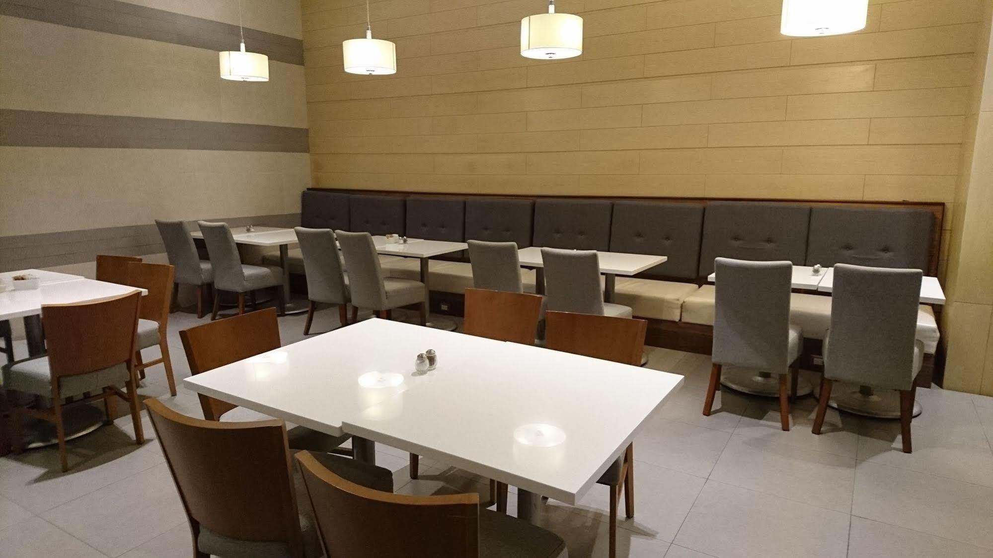 Hampton By Hilton 3*