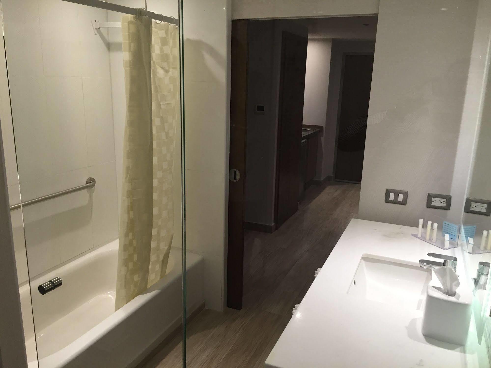 Hotel Hampton By Hilton 3*