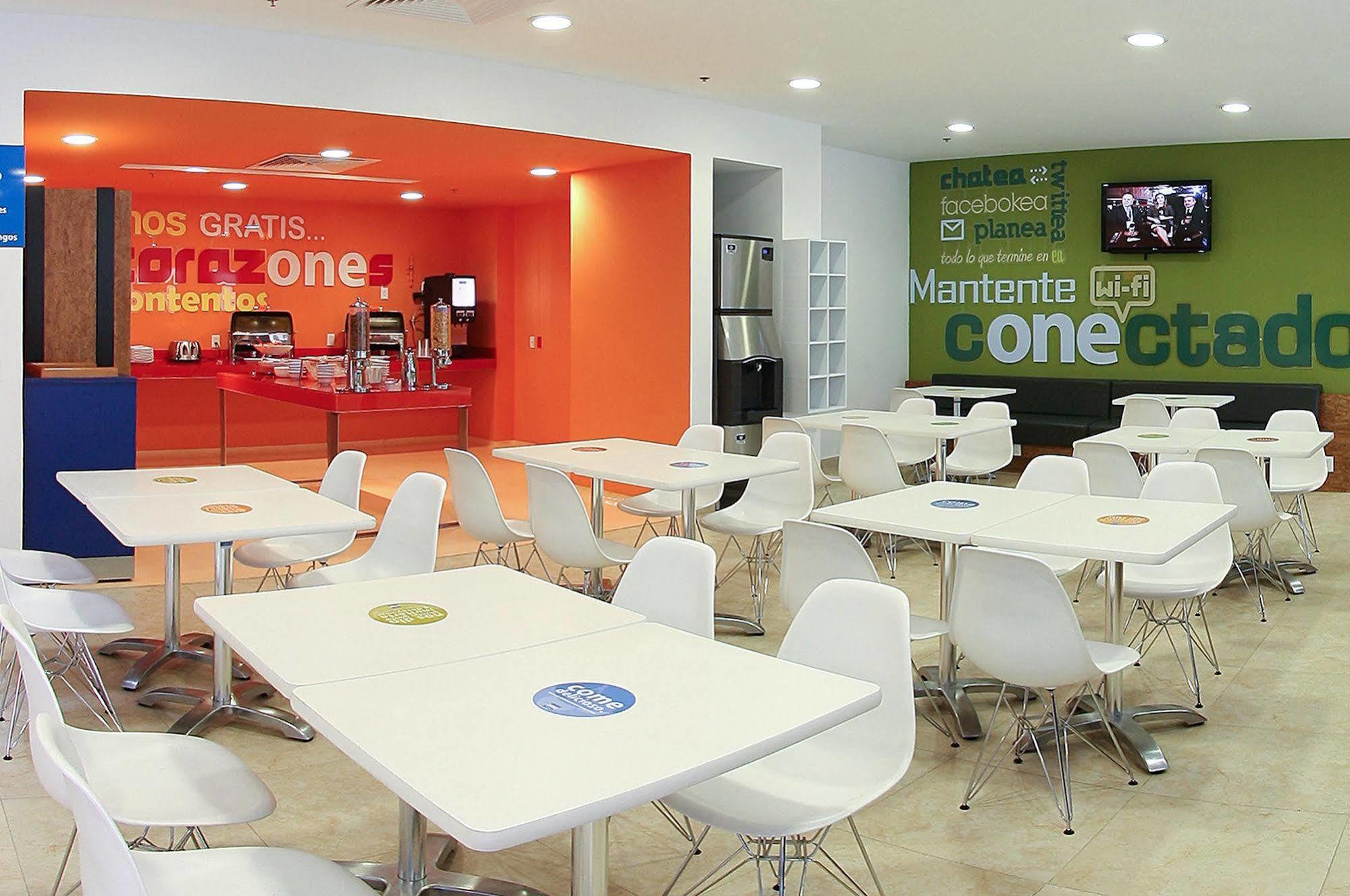 One Poliforum Hotel Leon
