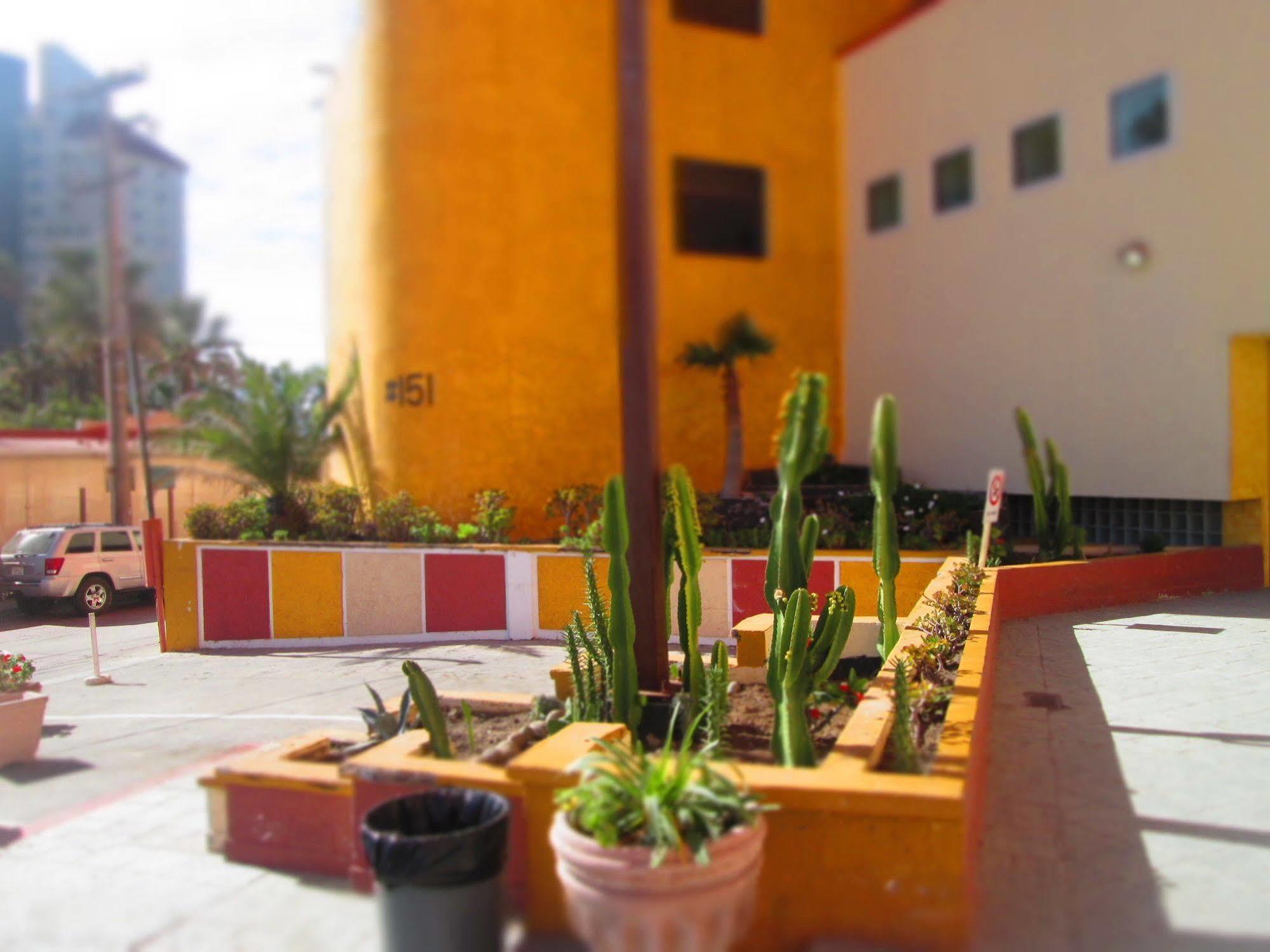 Corona Plaza Hotel