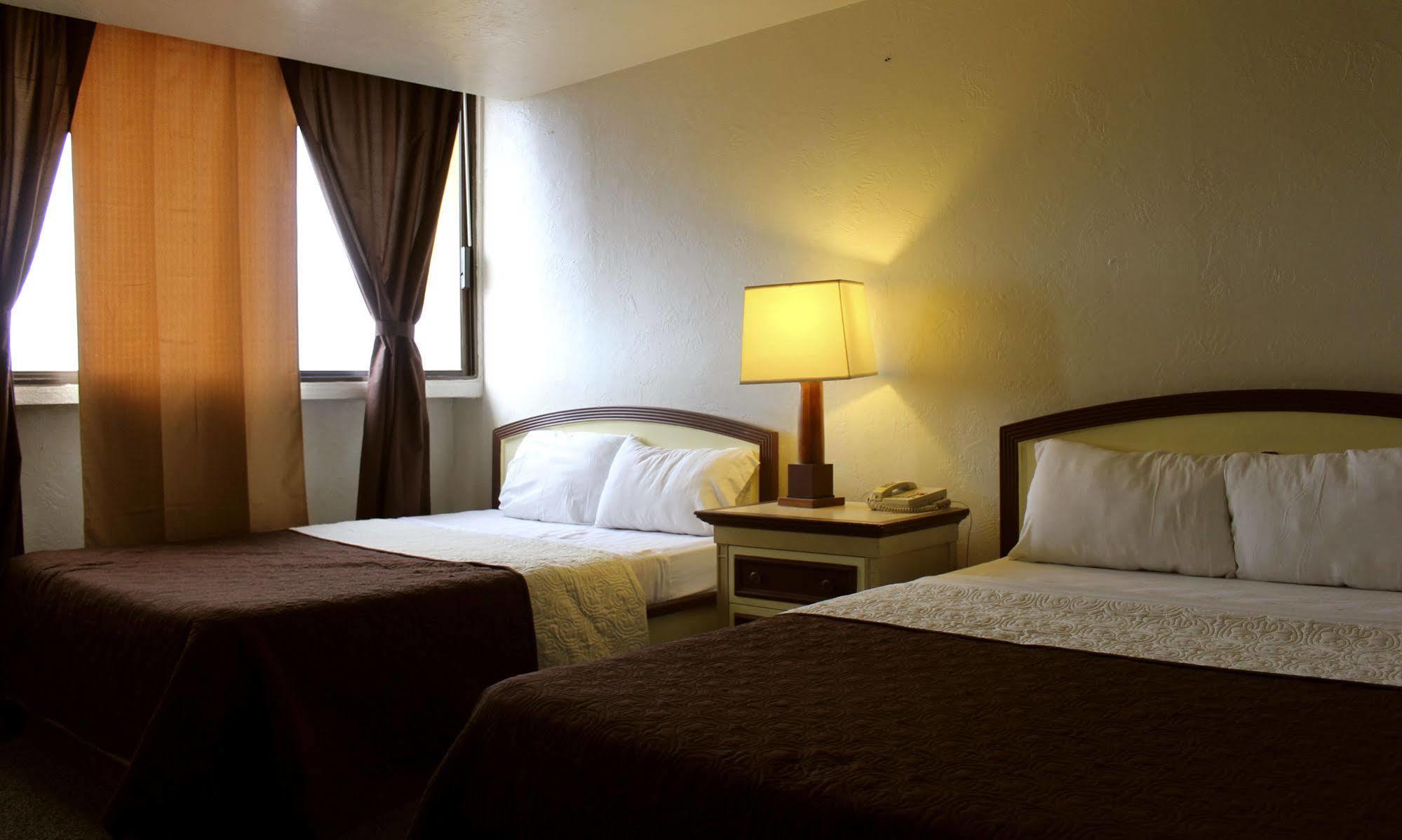 Hotel Corona Plaza Rosarito