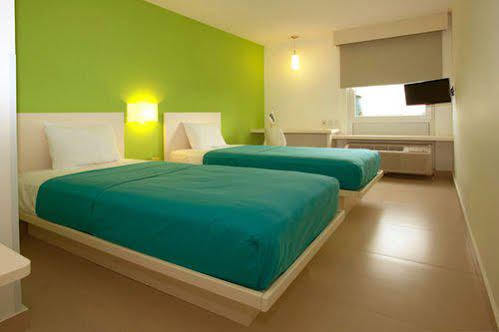 Hotel Express Junior By Marriott Aeropuerto 3*
