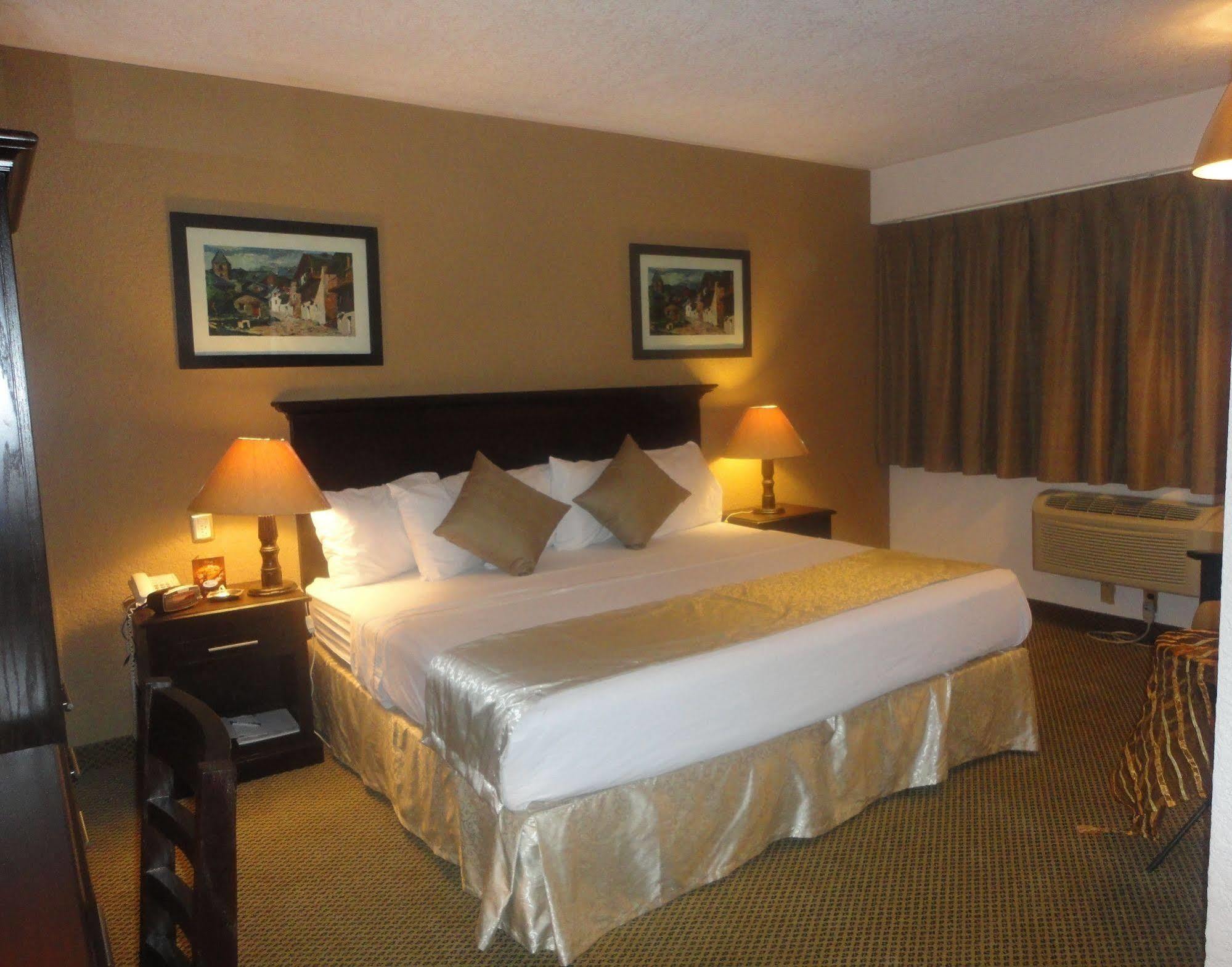Western Del Rio Hotel 3*
