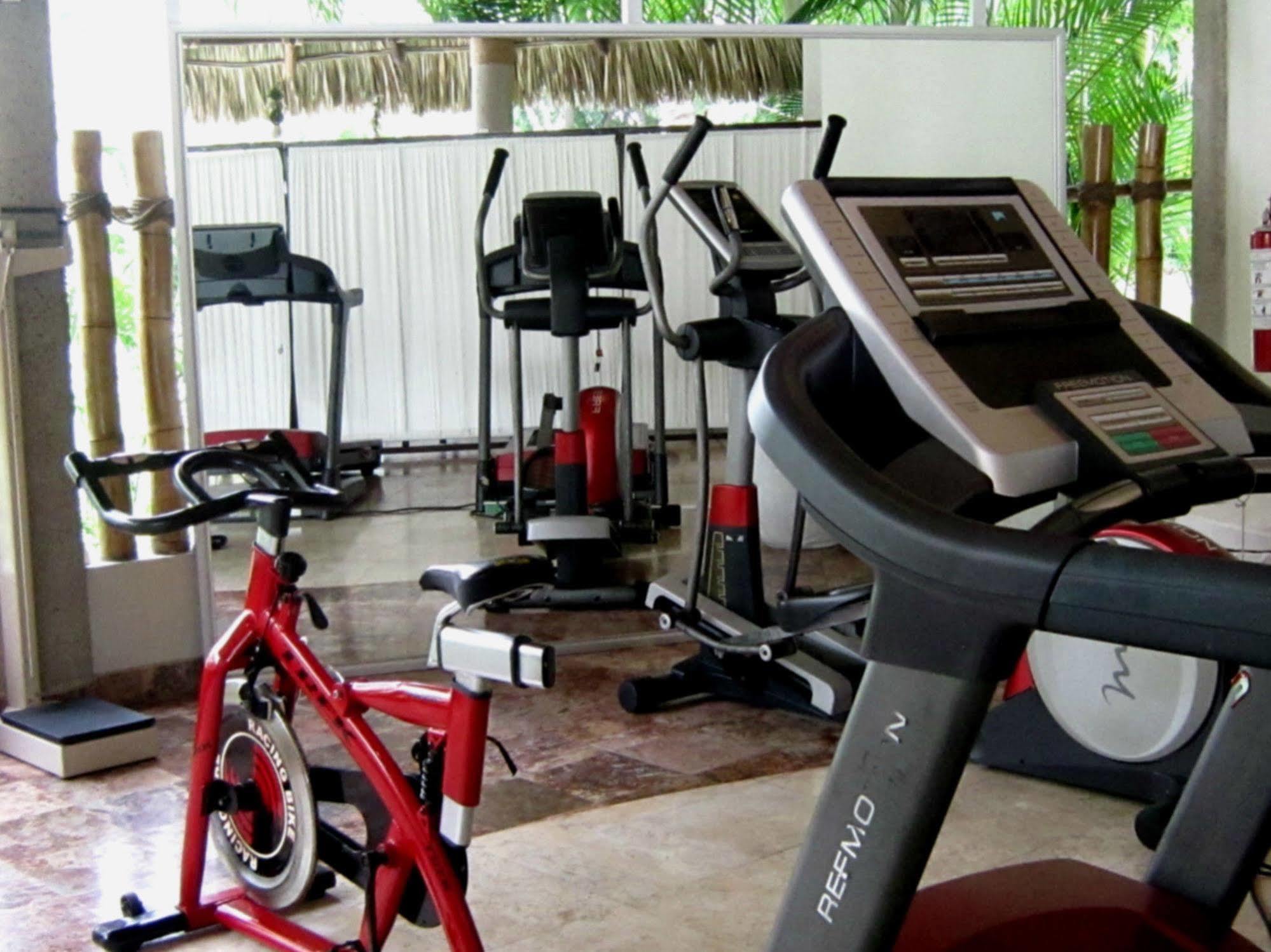 Hotel Gamma Plaza Ixtapa 3*