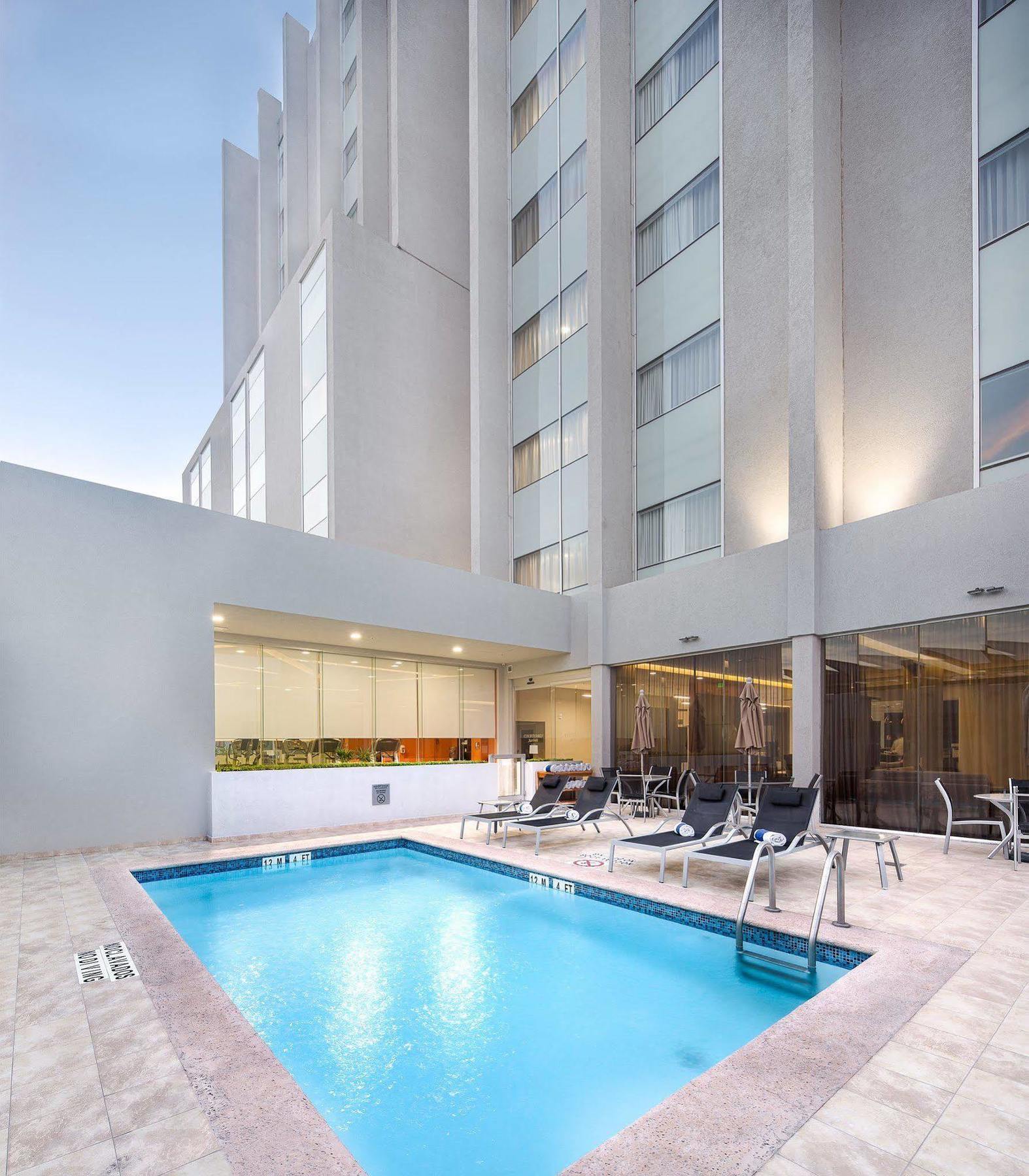 Courtyard By Marriott Hotel