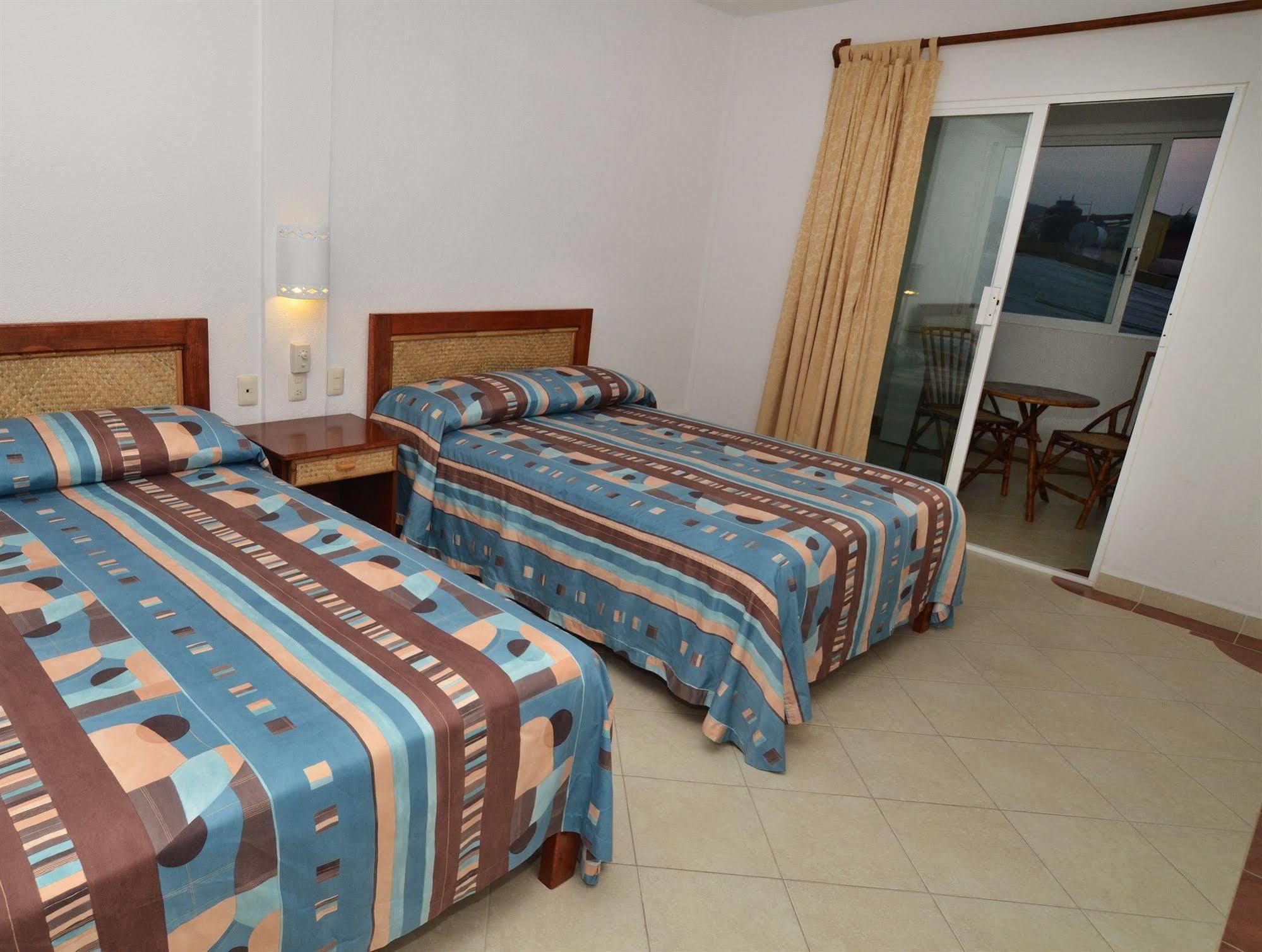 Ixtapa Plaza Hotel 3*
