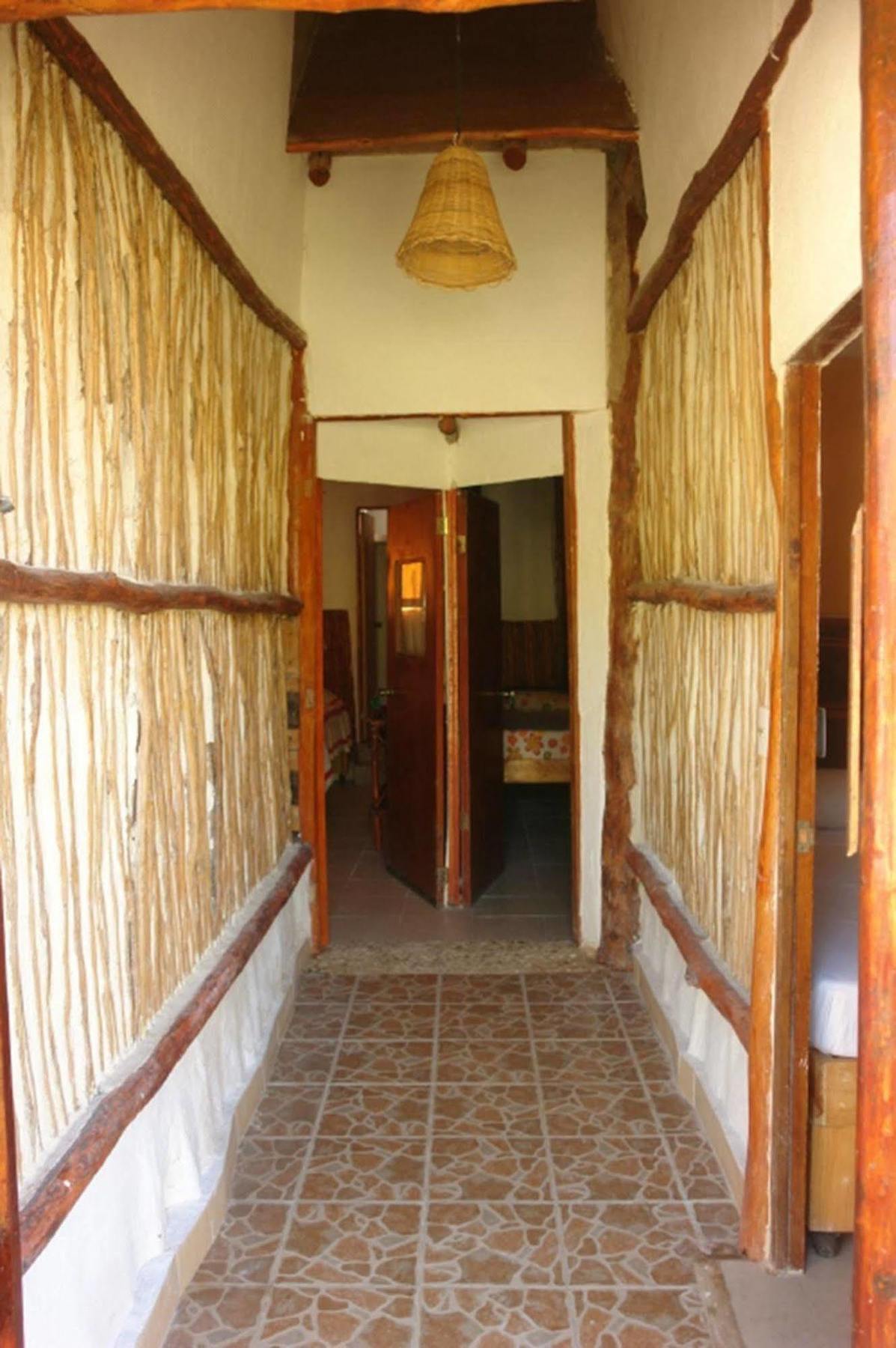Golden Paradise Hostel *