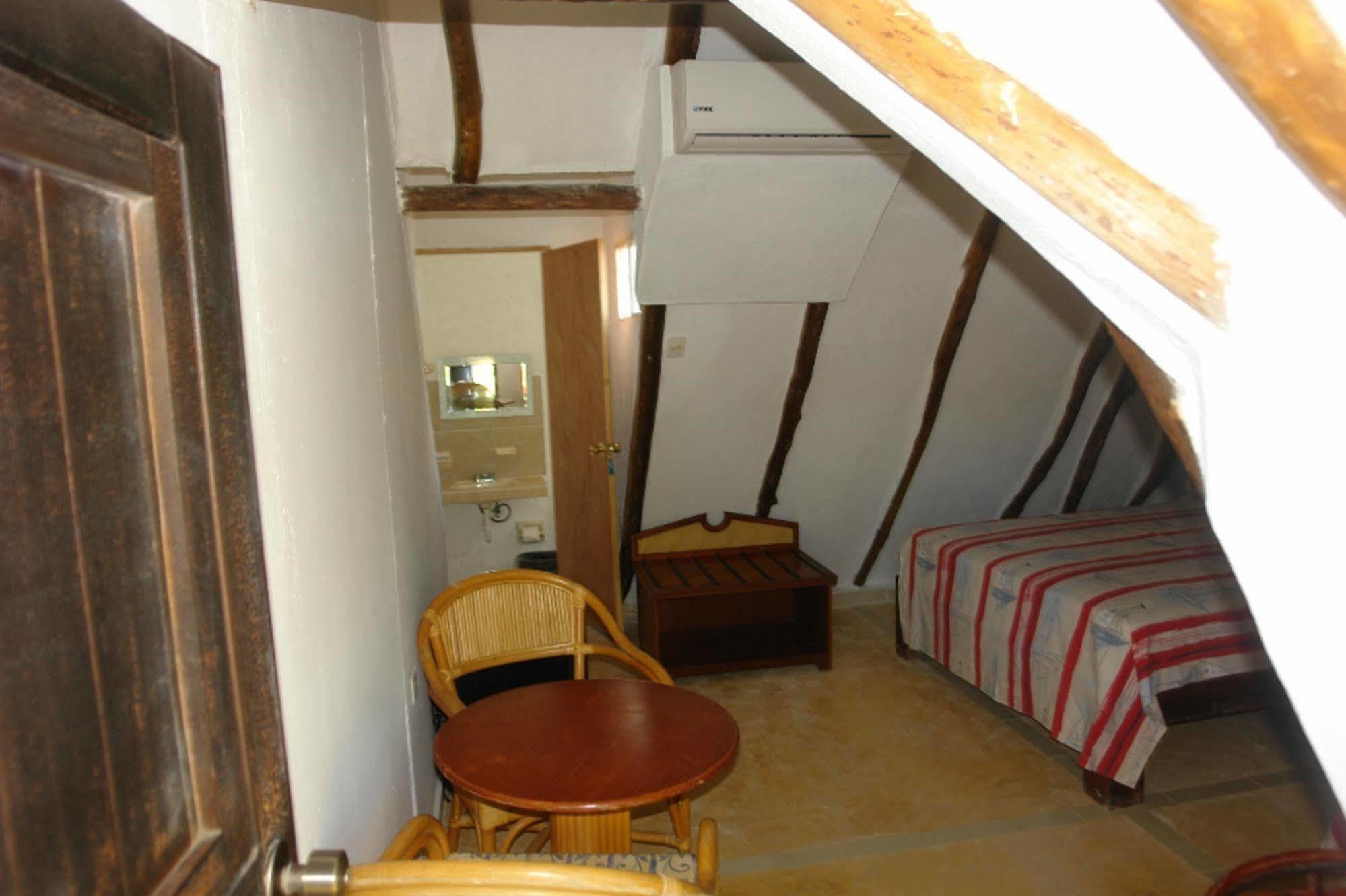 Hostel Golden Paradise