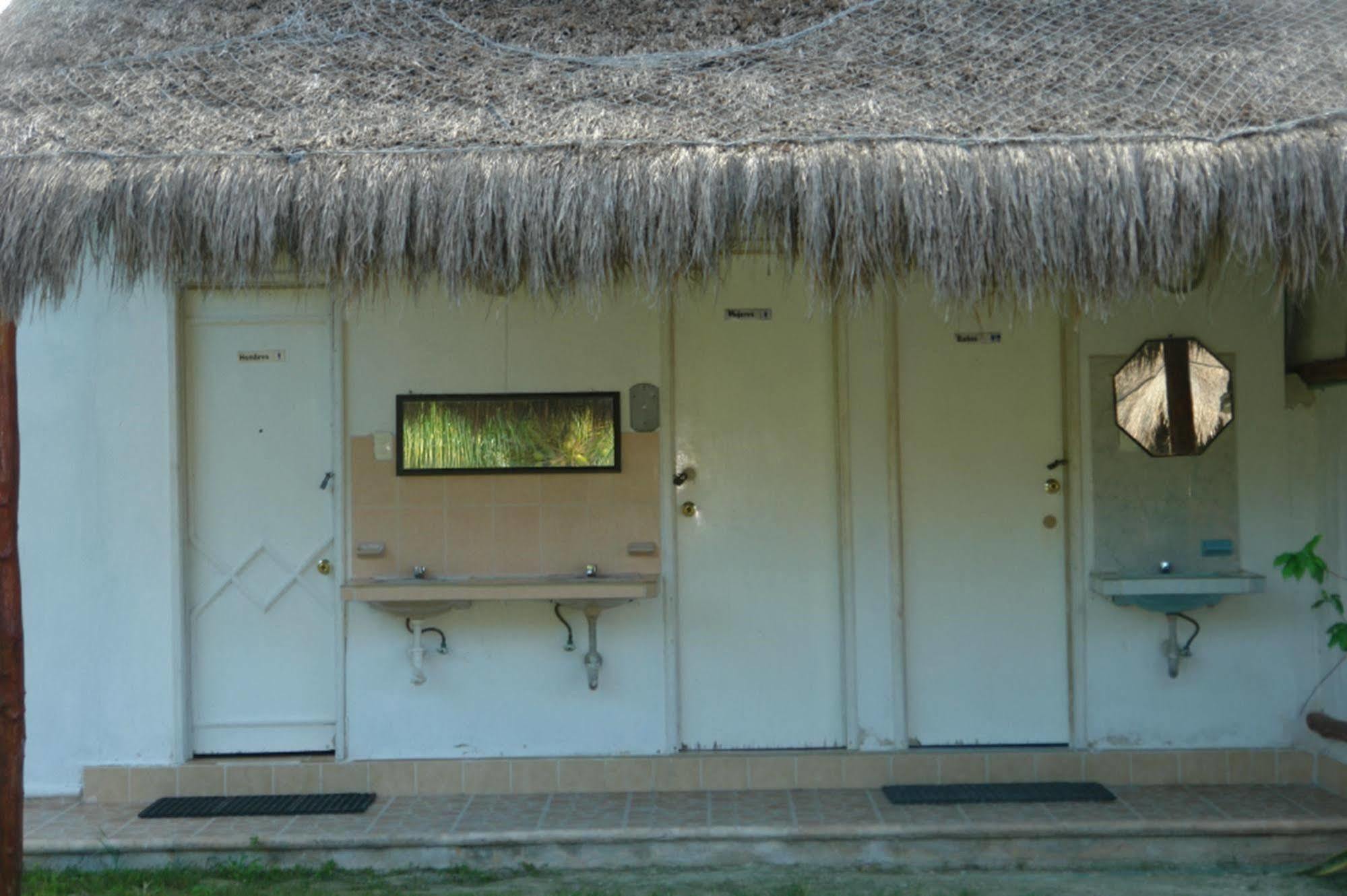 Golden Paradise Hostel *