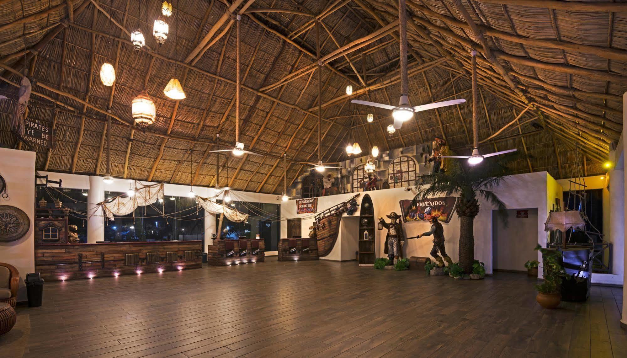 Resort Vista Playa De Oro 4*