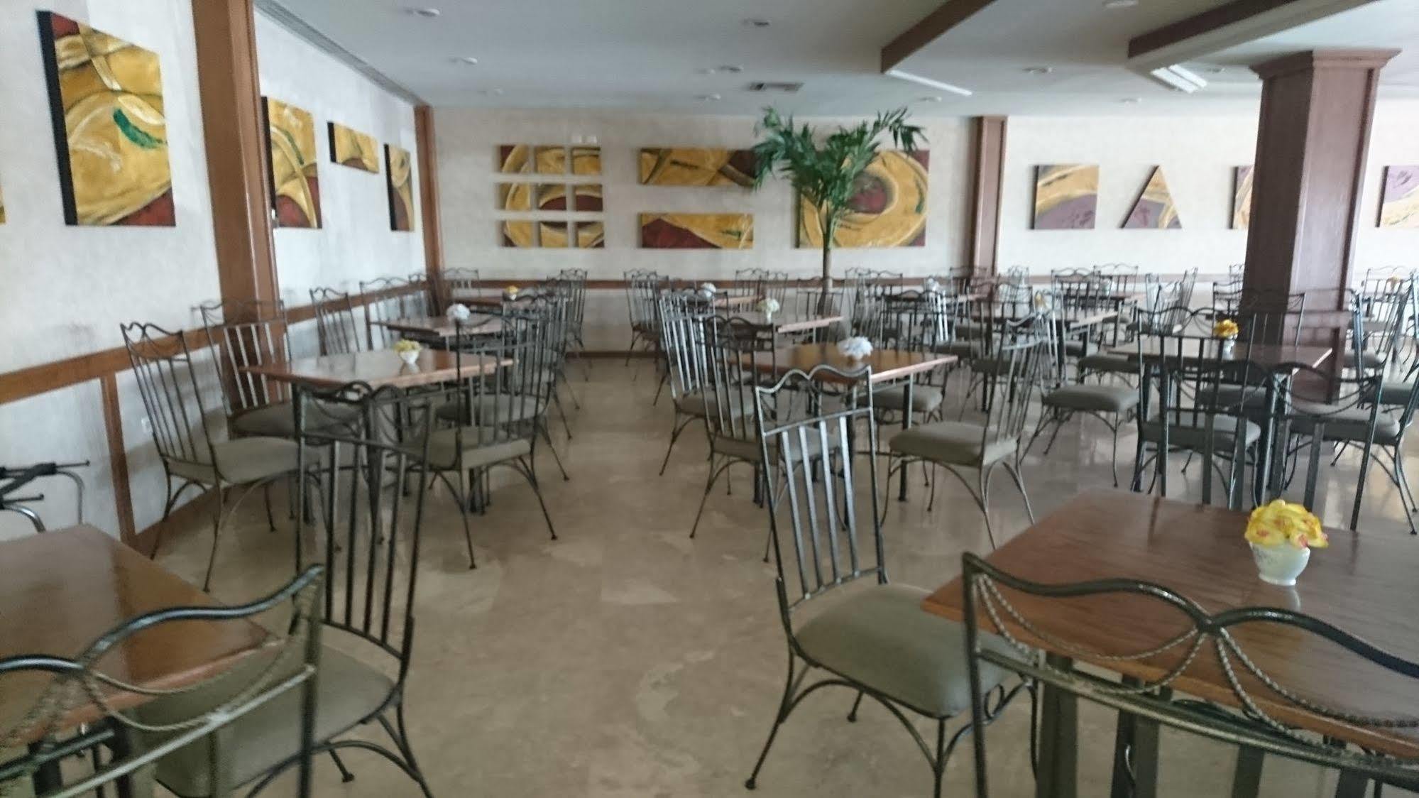Hotel Fresno Galerias 4*