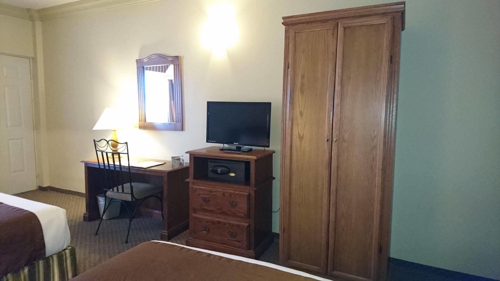 Fresno Galerias Hotel 4*