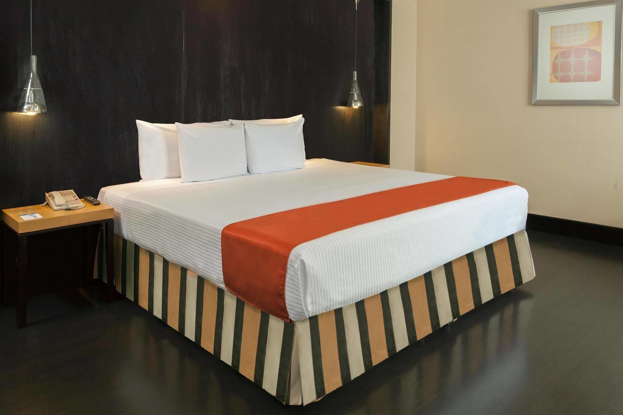 Nh Collection Centro Historico Hotel 4*