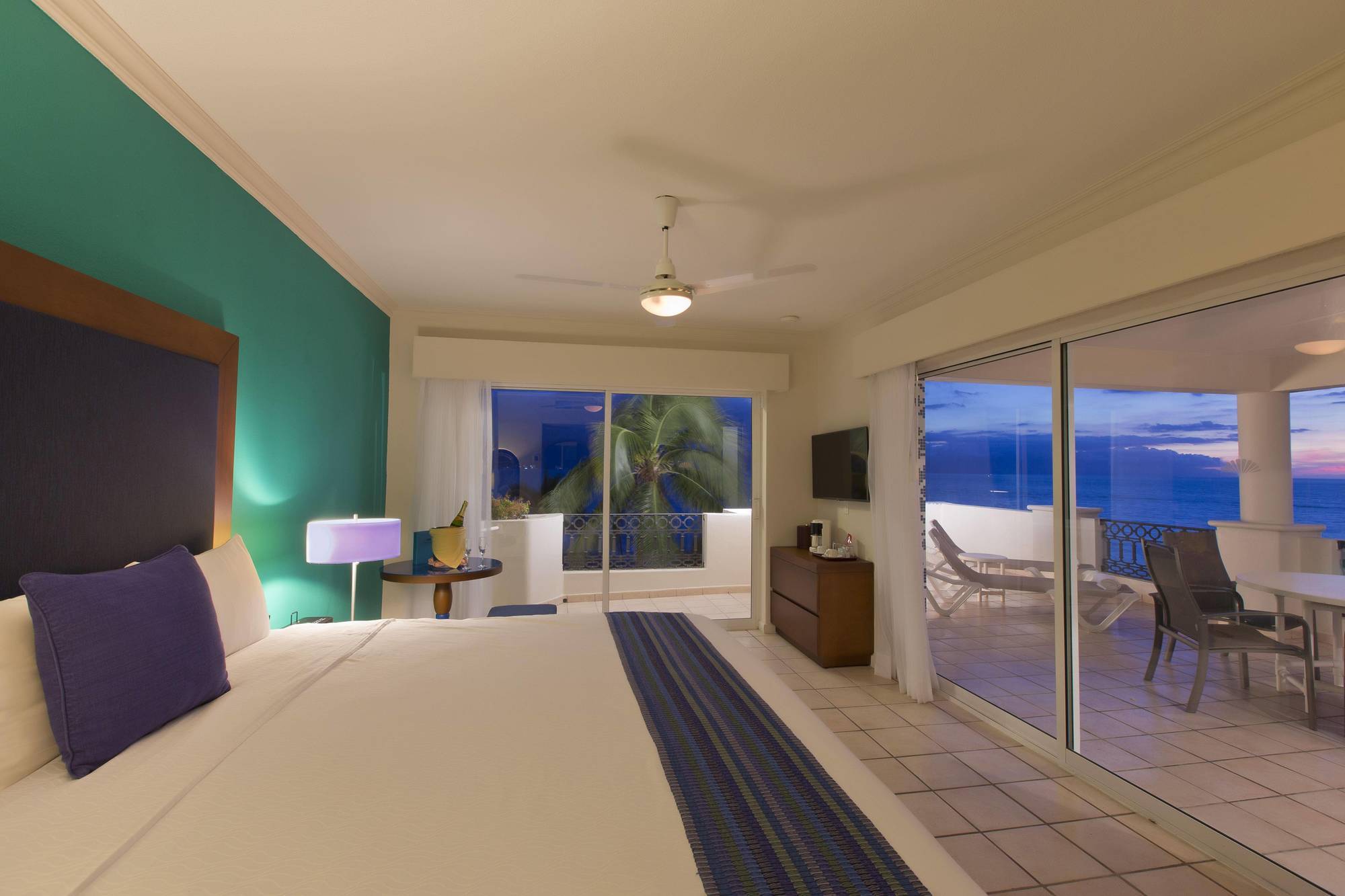 Crown Paradise Golden - Adults Only Resort Puerto Vallarta