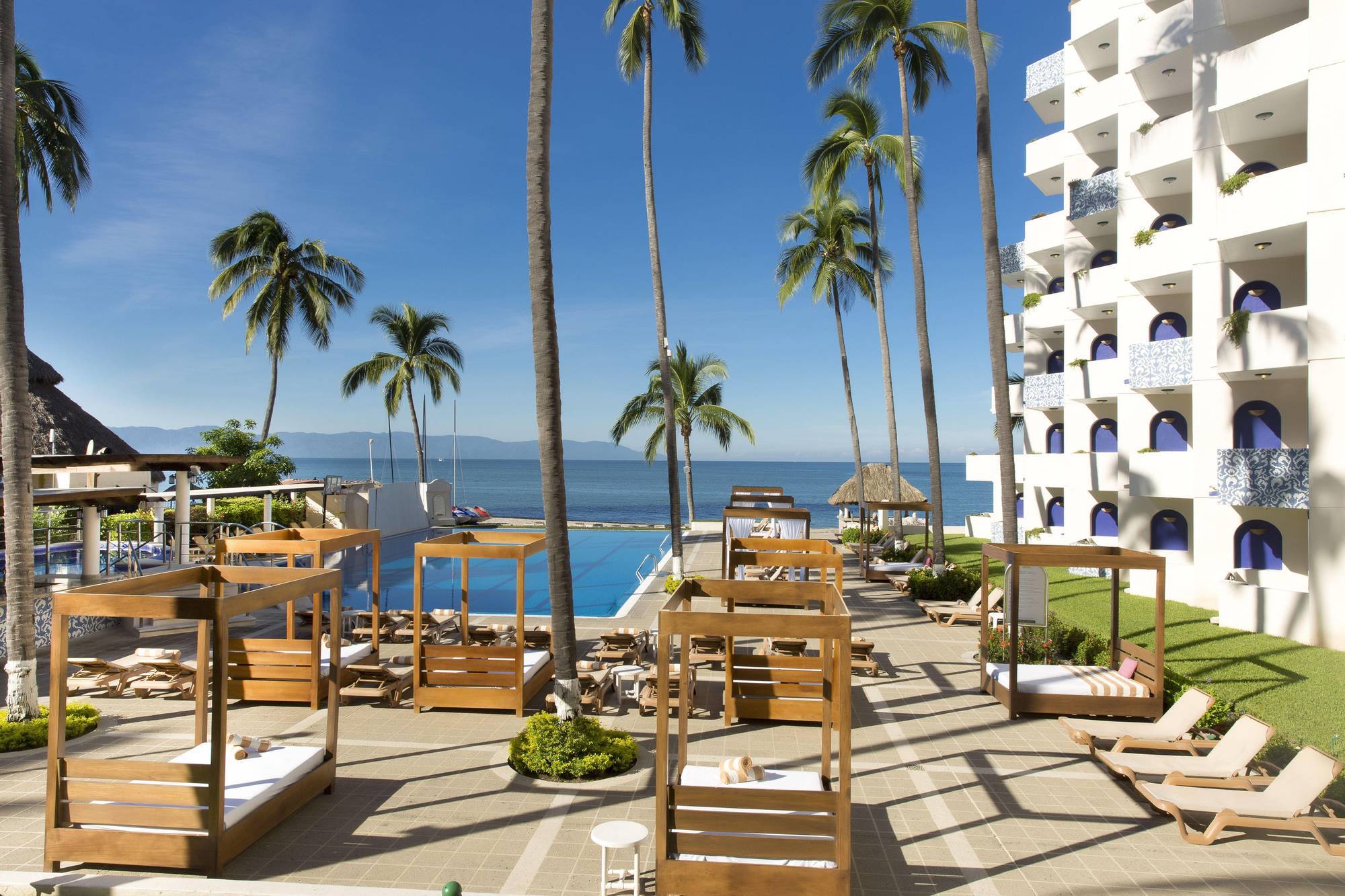 Crown Paradise Golden - Adults Only