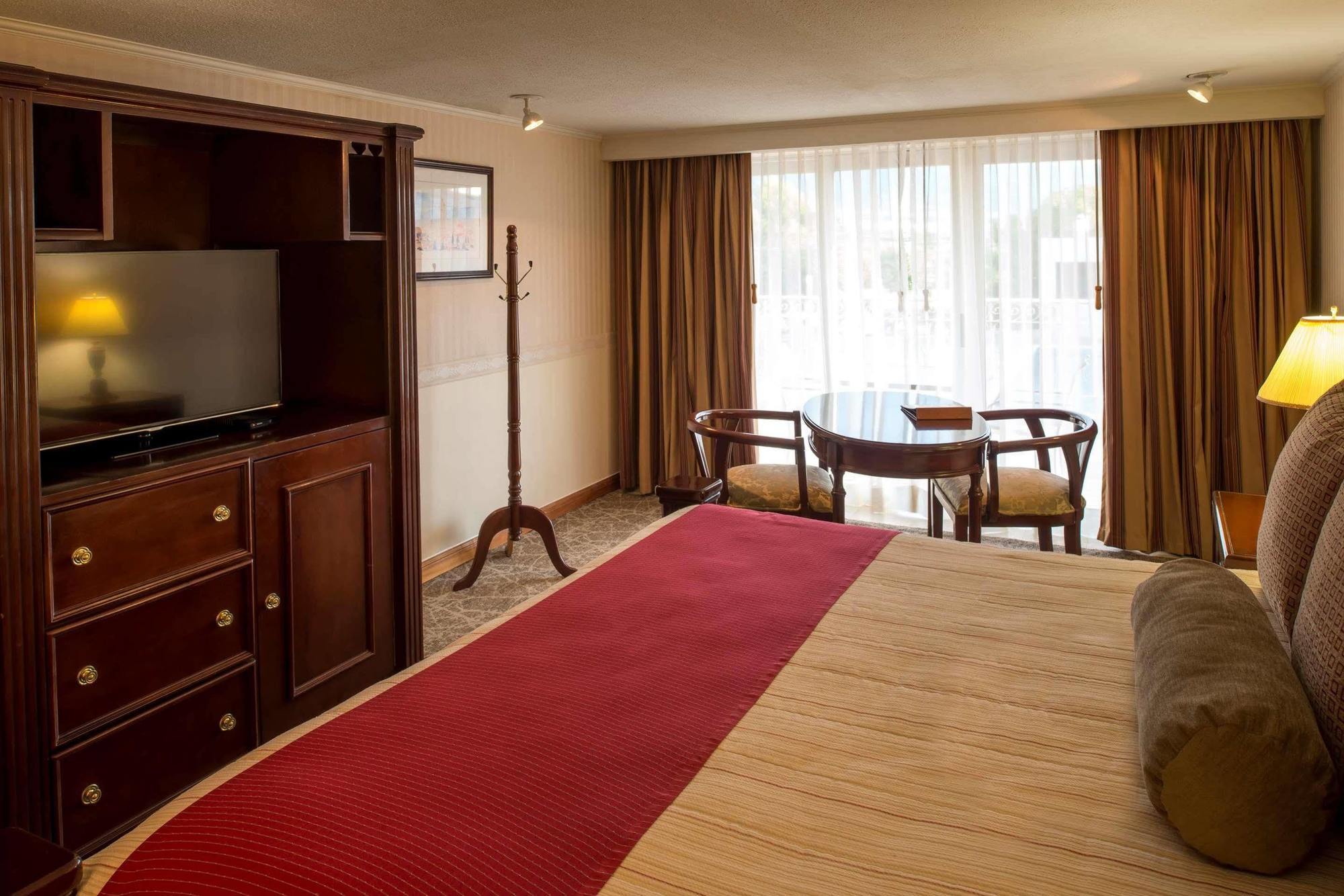 Hotel Camino Real 5*