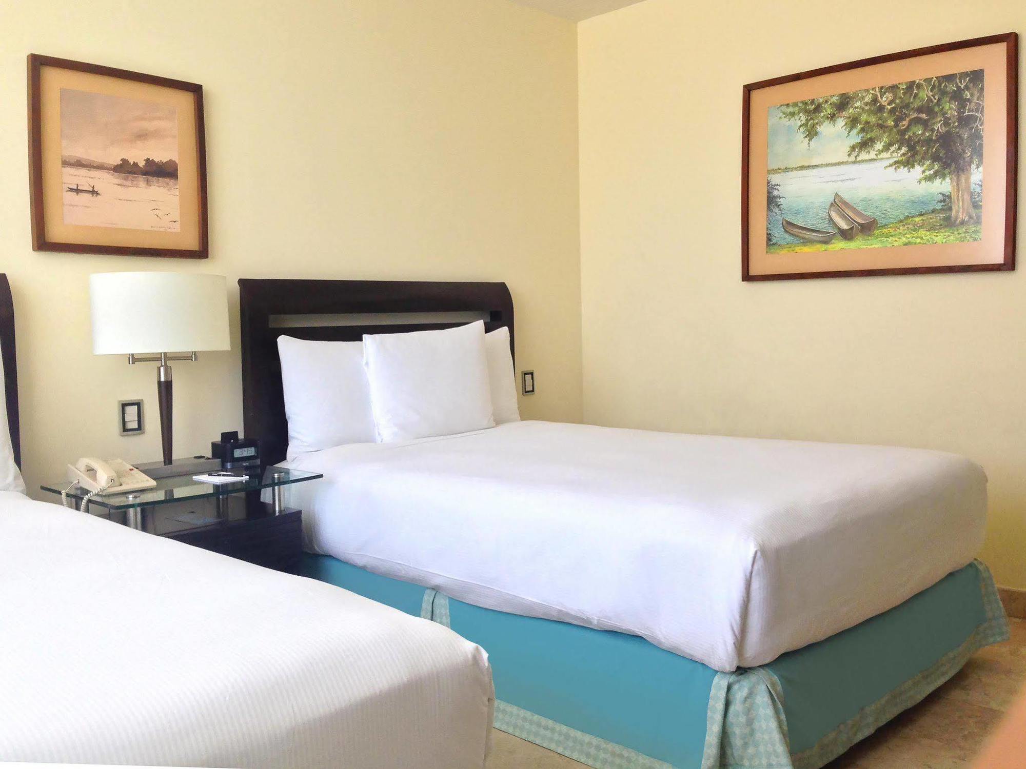 Hotel - Aeropuerto By Ihg 4*