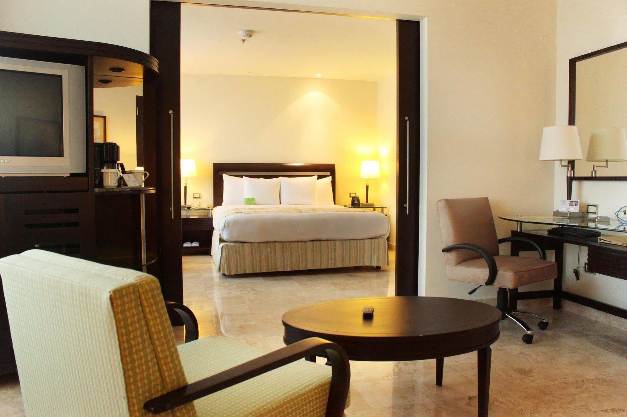 - Aeropuerto By Ihg Hotel Villahermosa