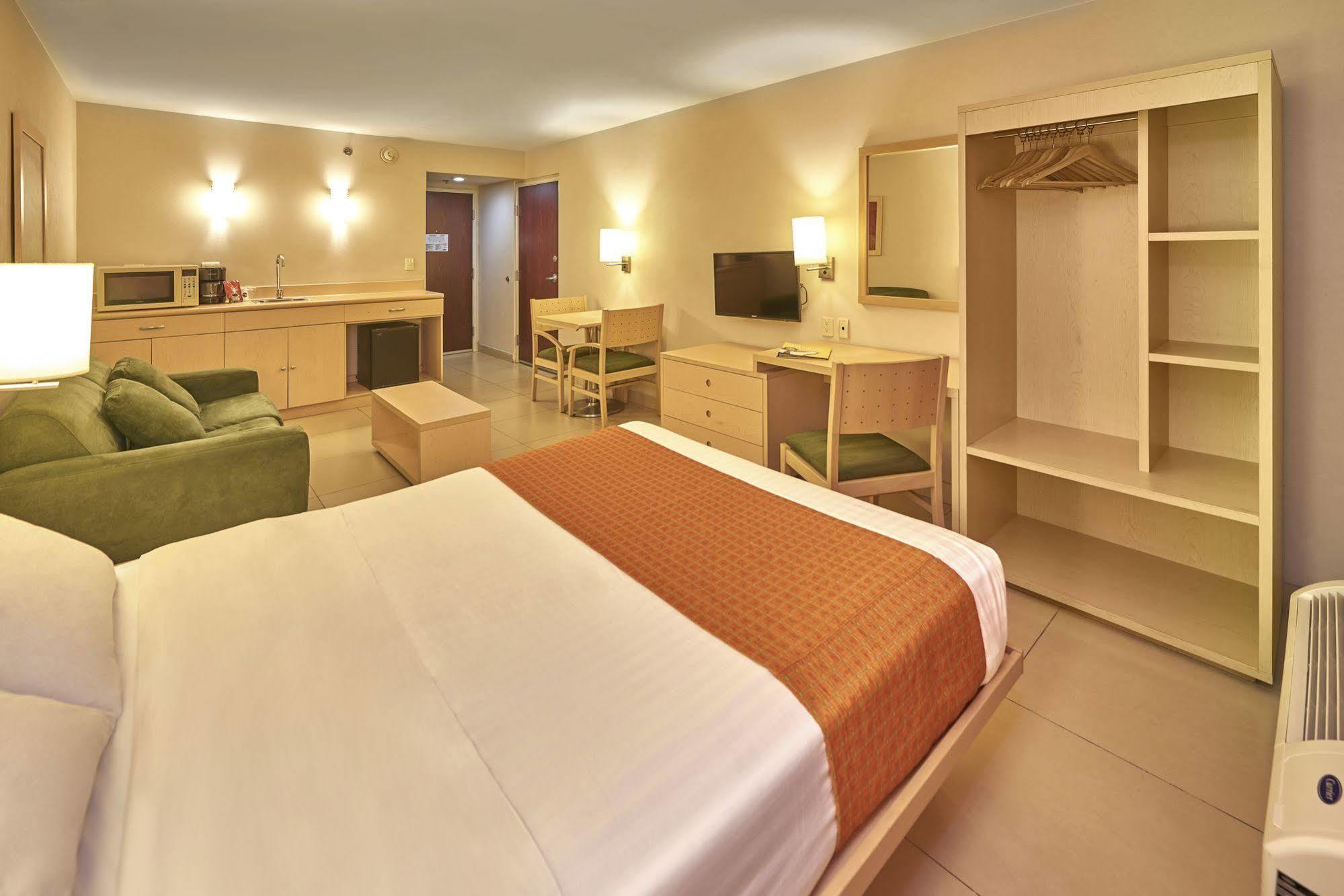 Hotel Express By Marriott Mochis 4*