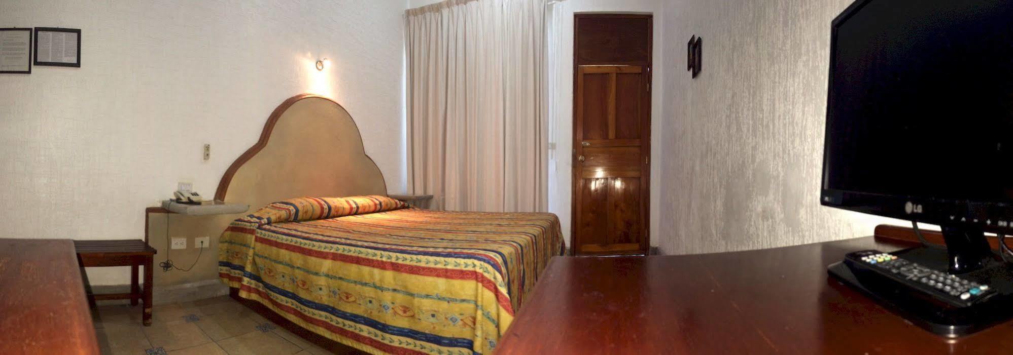 Fenix Hotel 3*