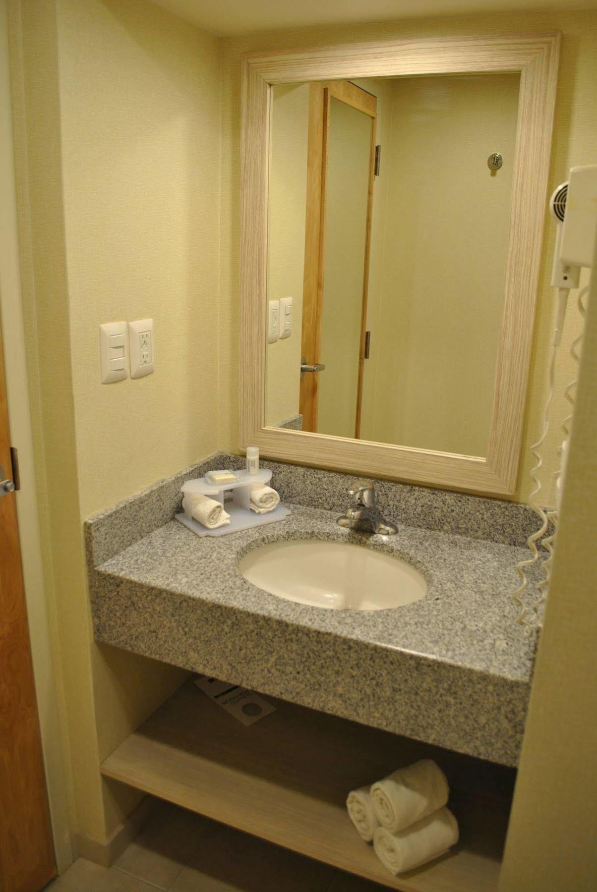Express By Ihg 4*