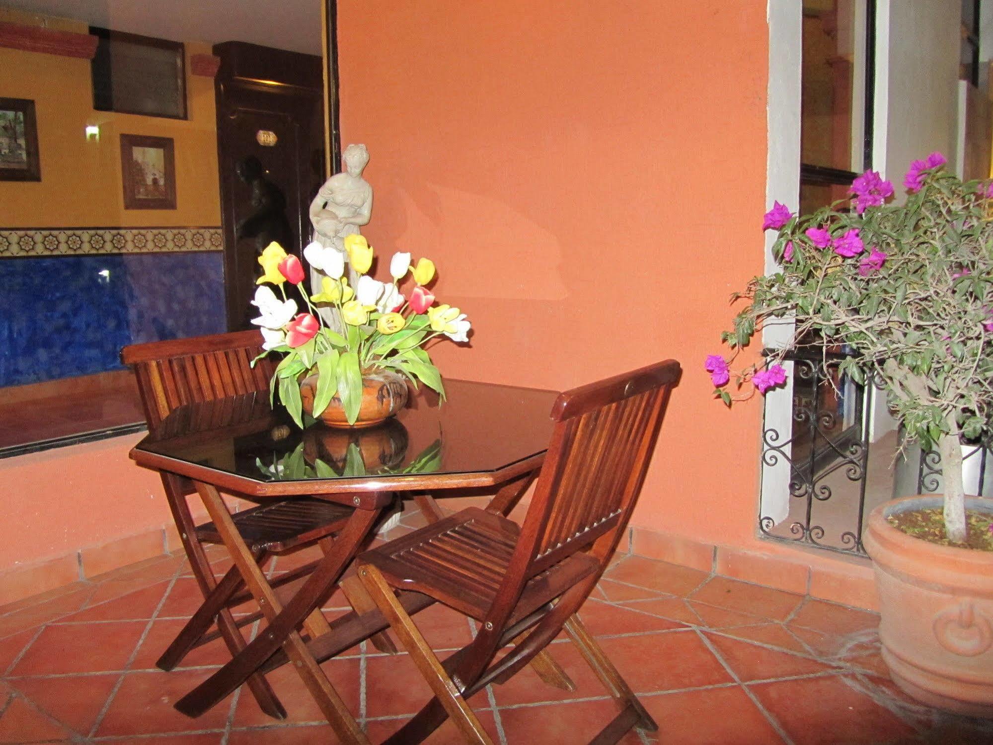 Colonial Hotel