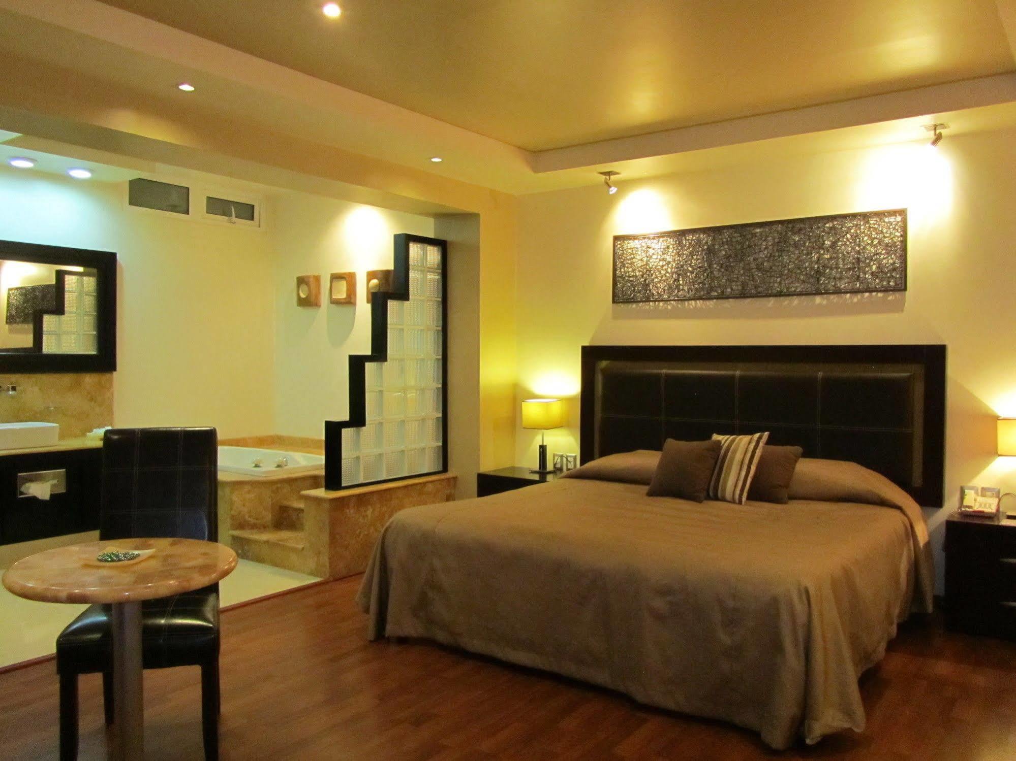 Colonial Hotel 3*