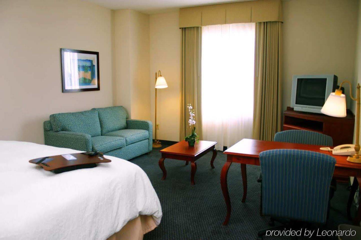 Hotel Hampton Airport