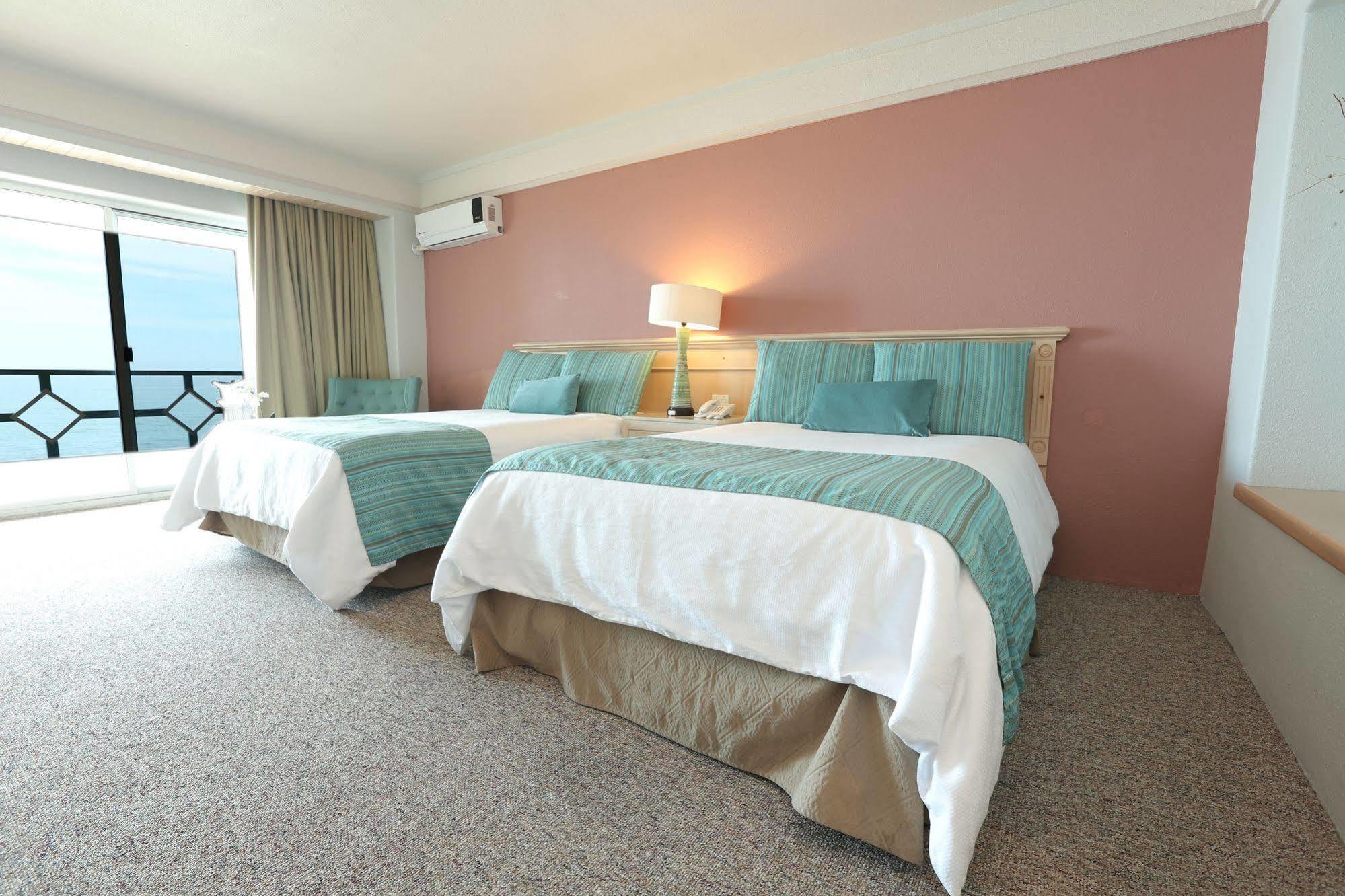 Rosas & 4* Ensenada
