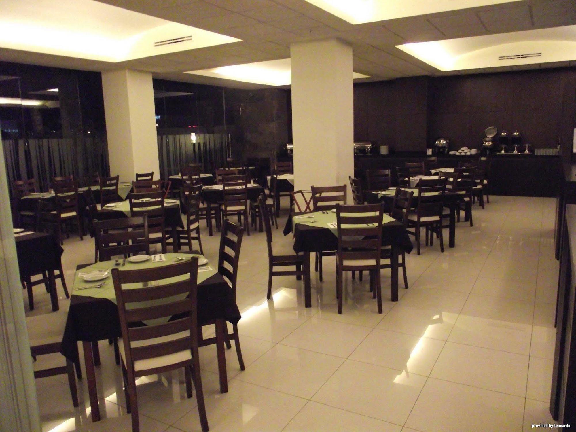 Western Crown Victoria 4* Queretaro