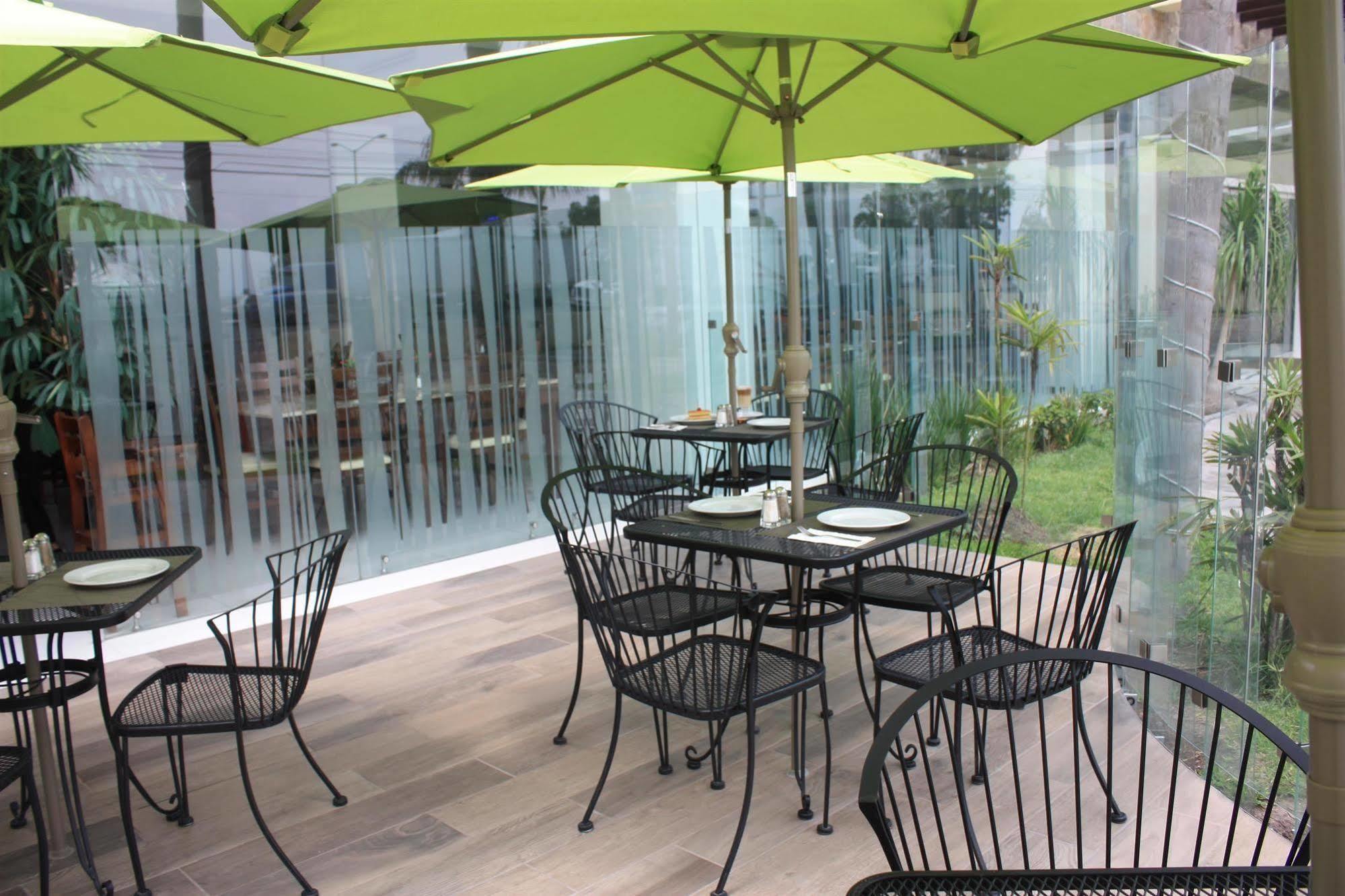 Western Crown Victoria Hotel 4*