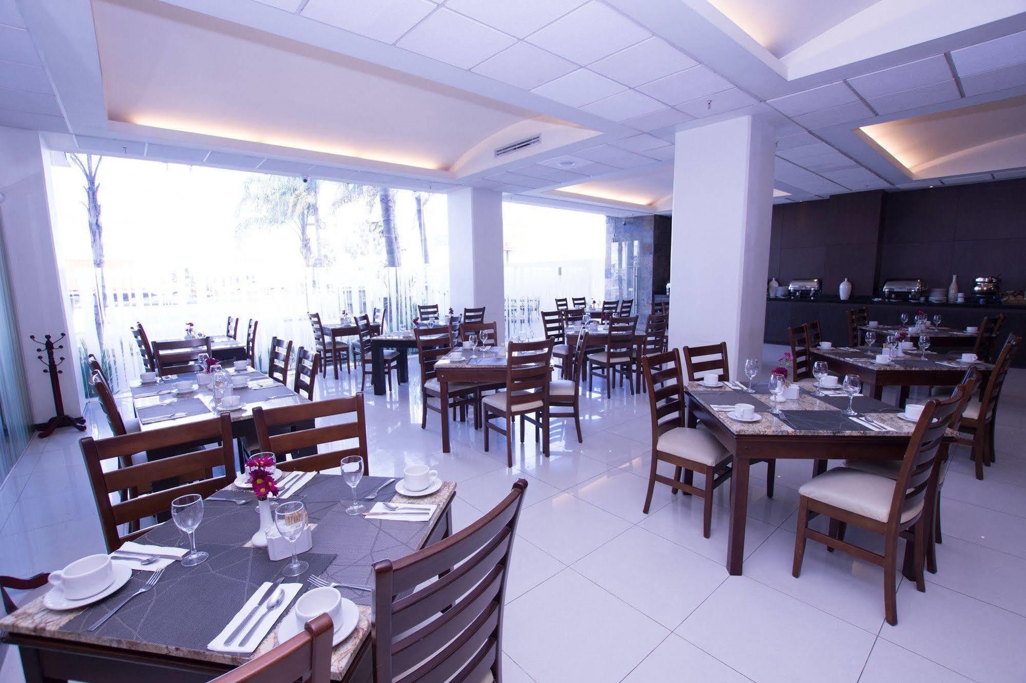 Western Crown Victoria Hotel Queretaro