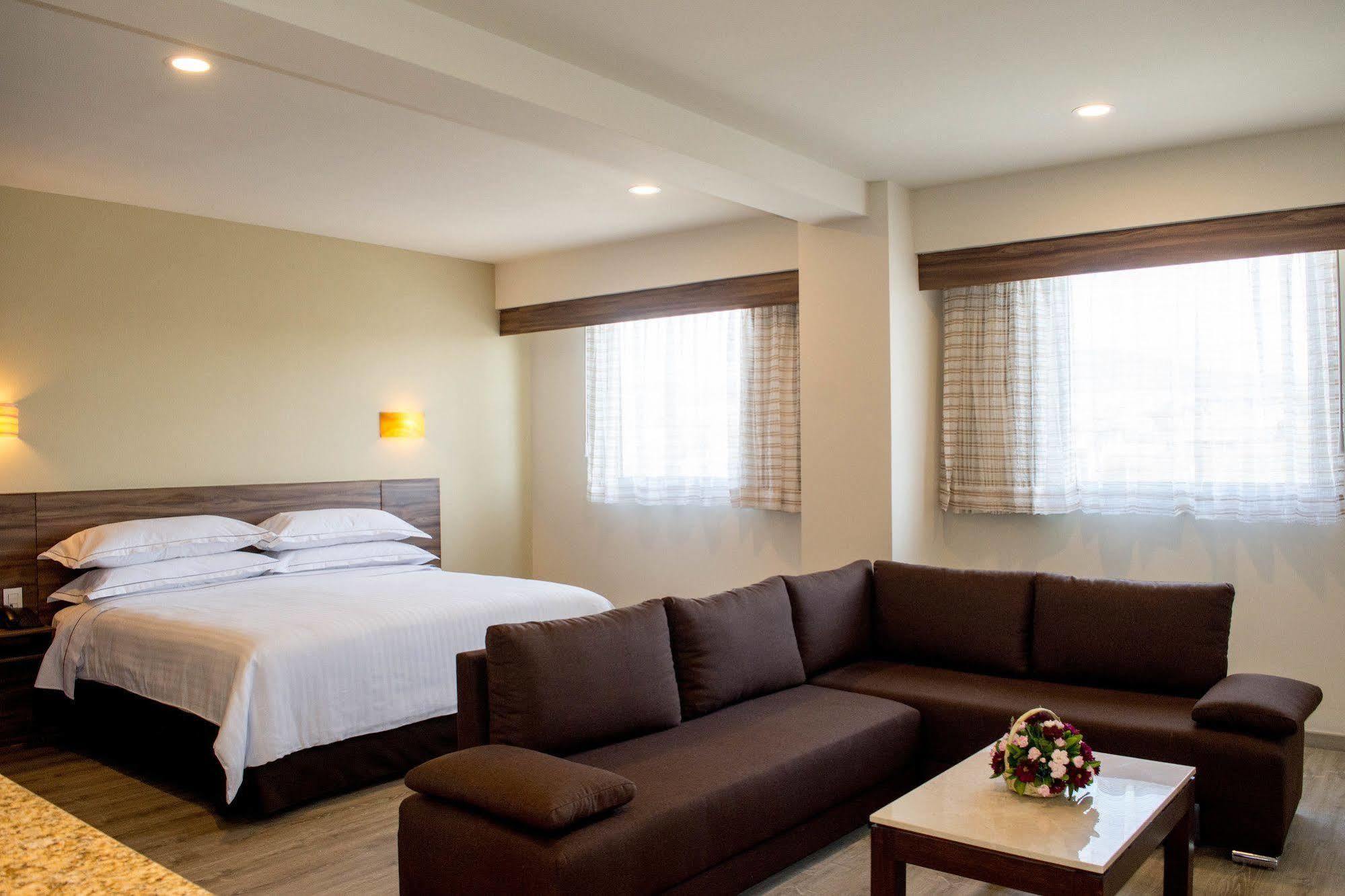 Hotel Western Crown Victoria 4*
