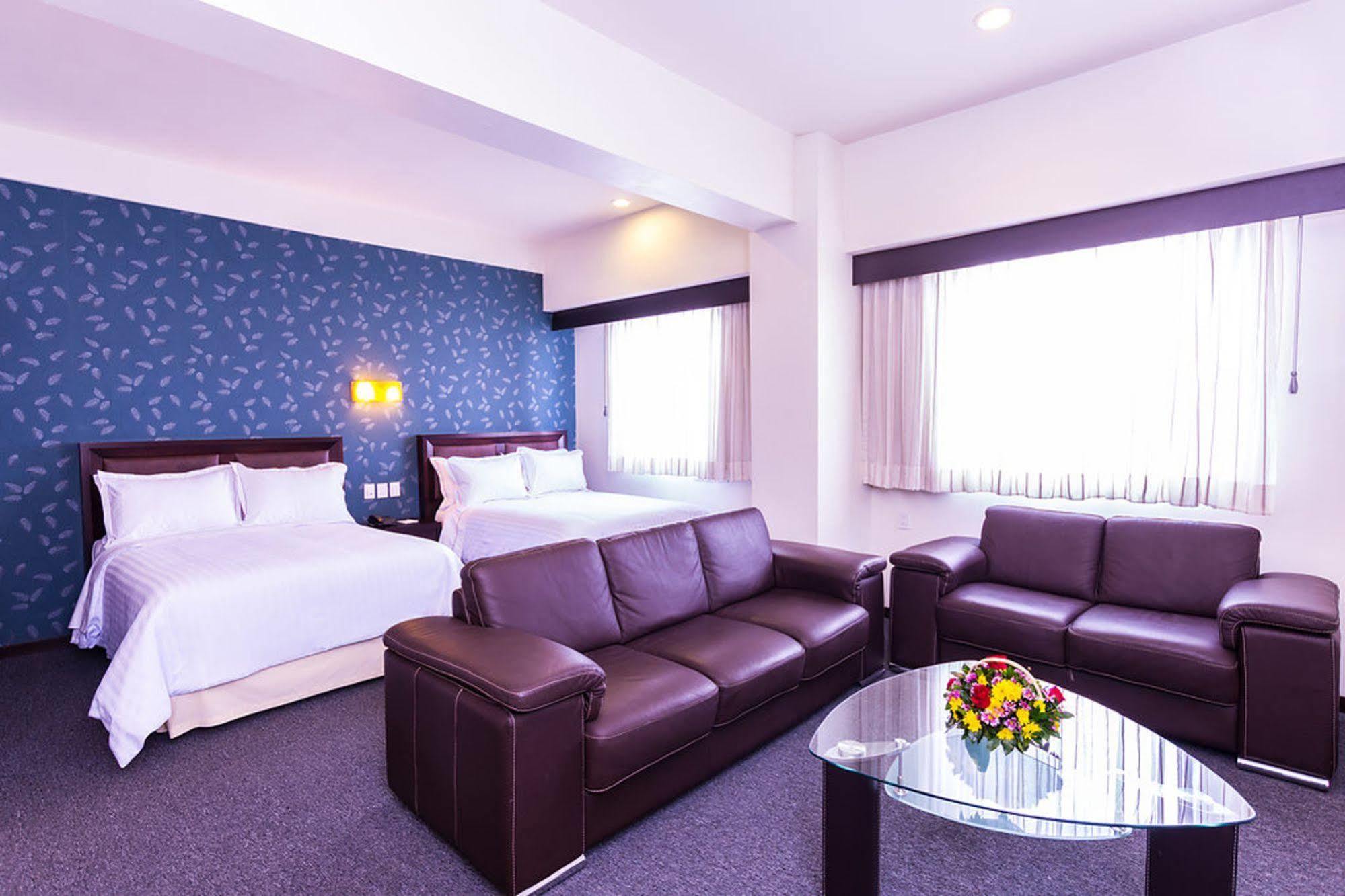Western Crown Victoria Hotel