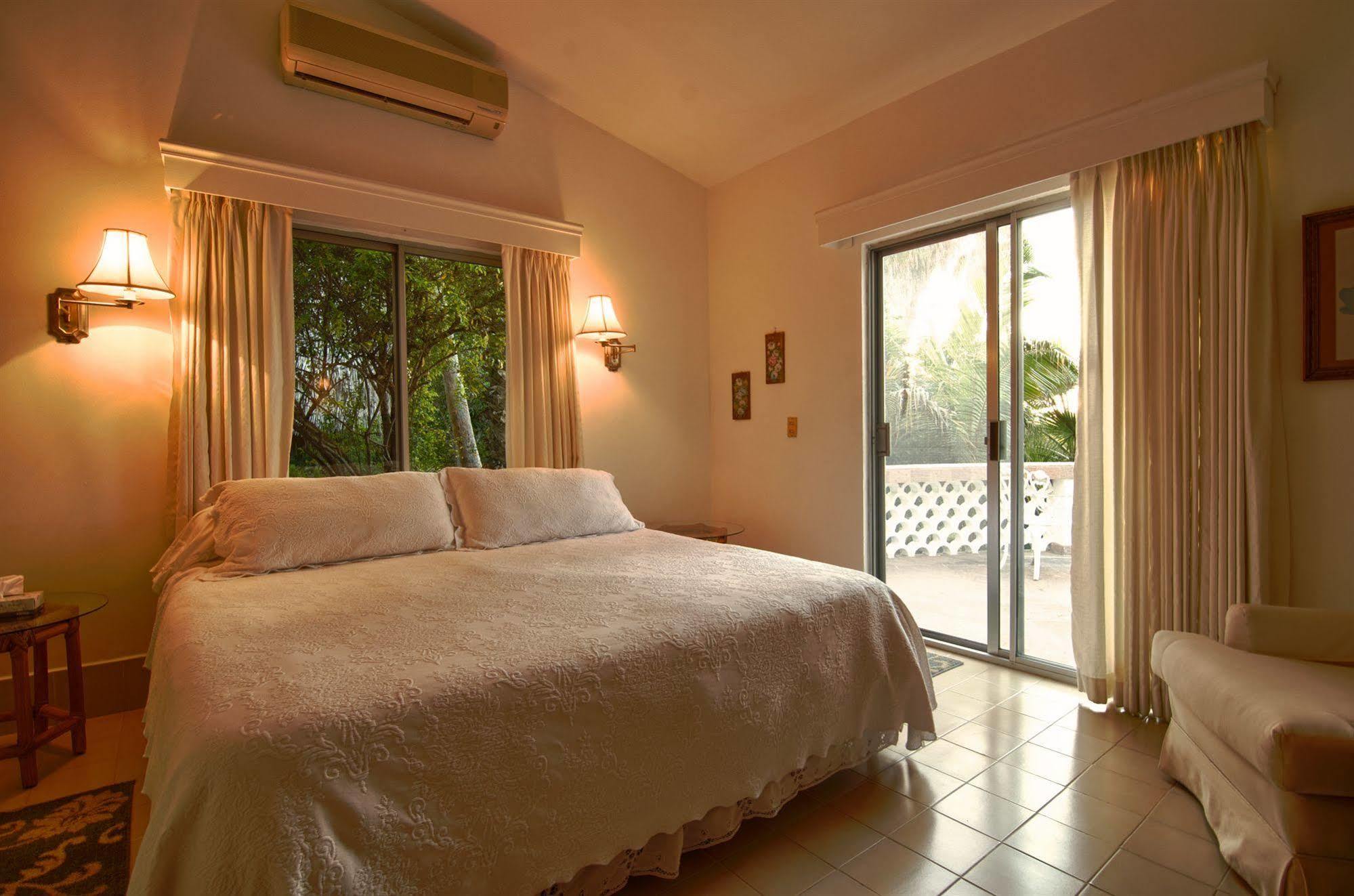 Hacienda Todos Santos Hotel